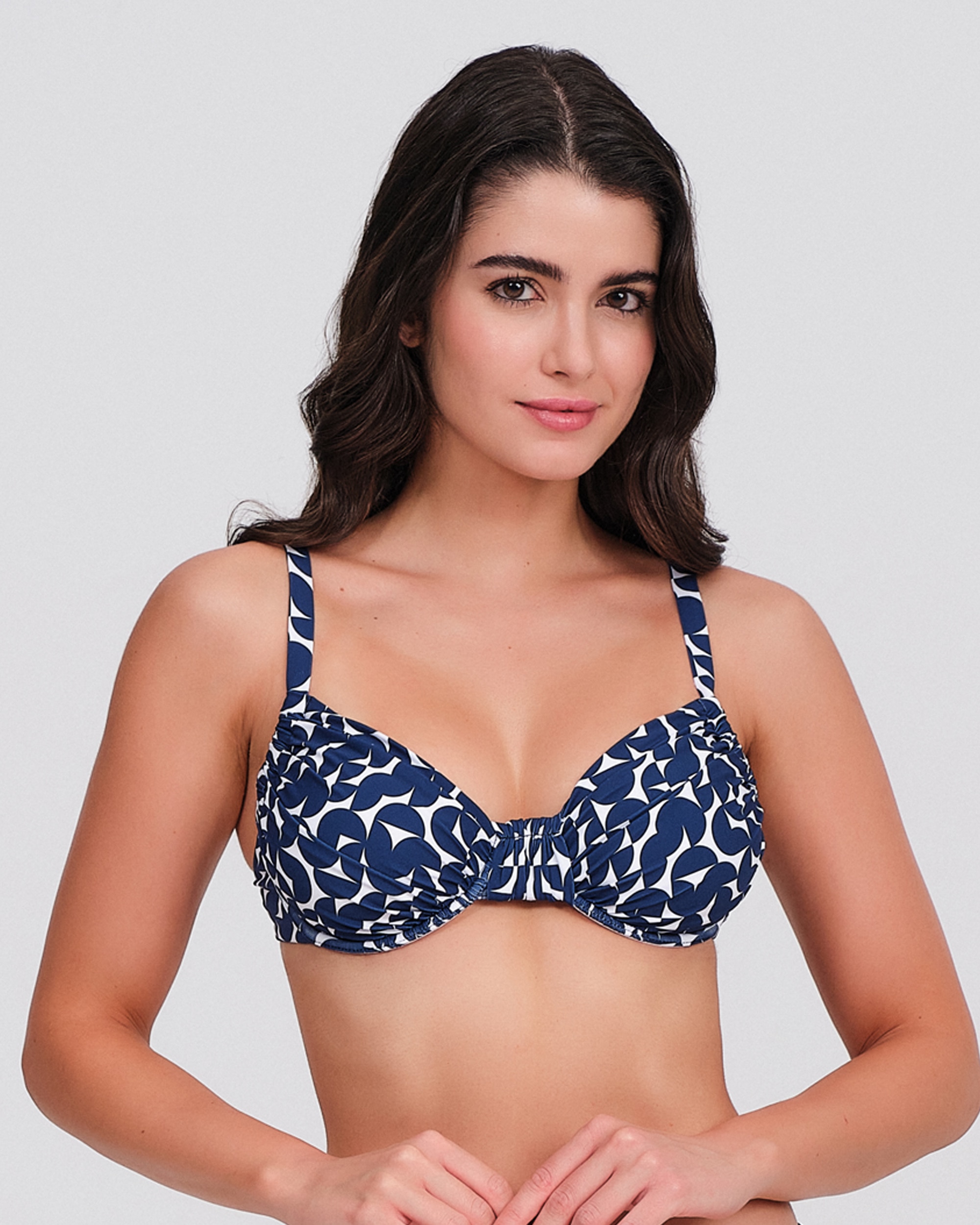 Carey - Top bikini mujer con copa moldeada y diseño fruncido central.