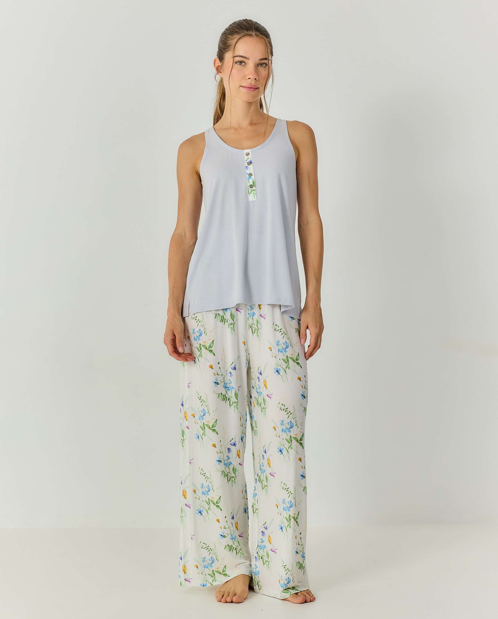 Imagen 0 de Pijama mujer tirantes pantalón floral Azul celeste