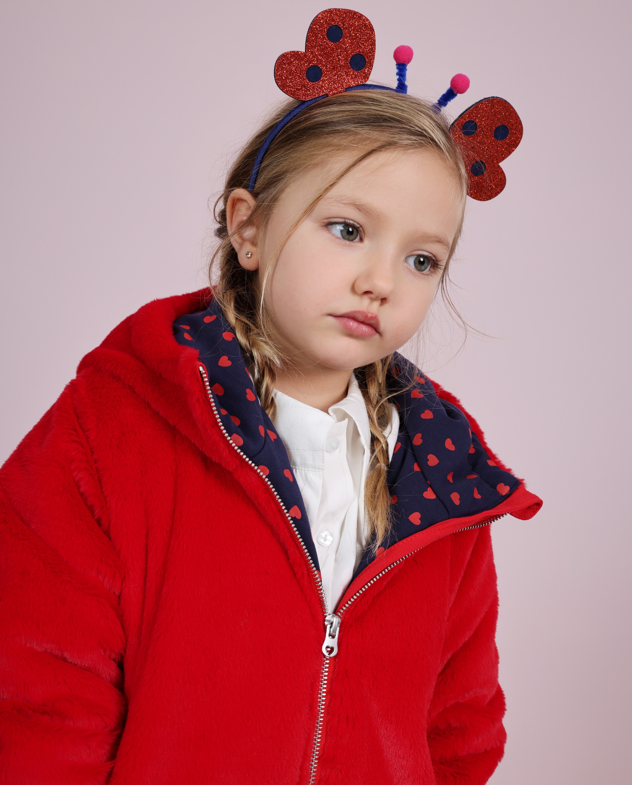 Imagen 1 de Abrigo de pelo de niña con corazones y cierre de cremallera Rojo