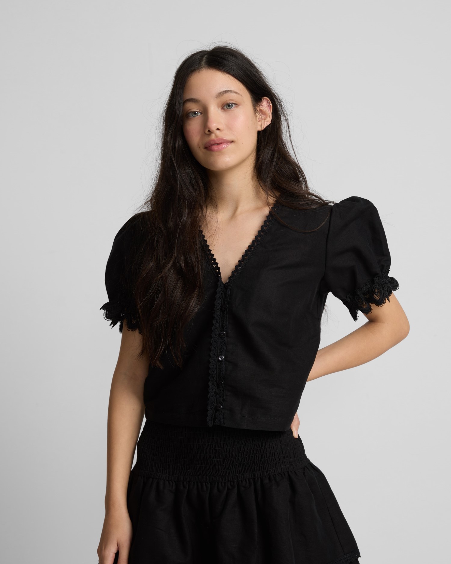 blusa con manga corta abullonada