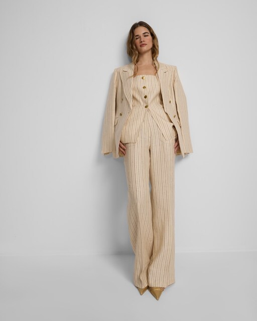 Imagen 0 de Pantalón de vestir de mujer crudo rayas burdeos