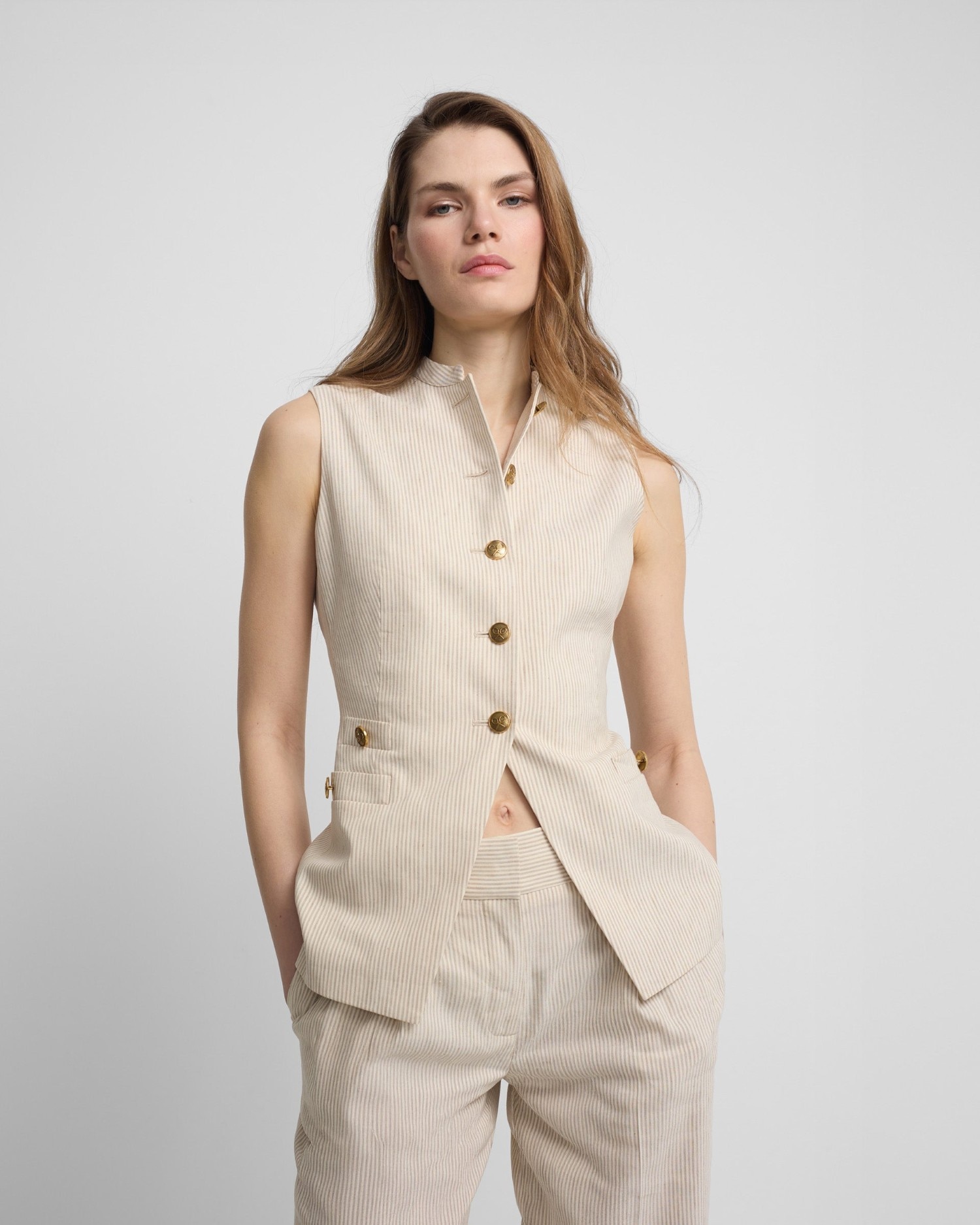 Silbon - Chaleco botones rayas beige.