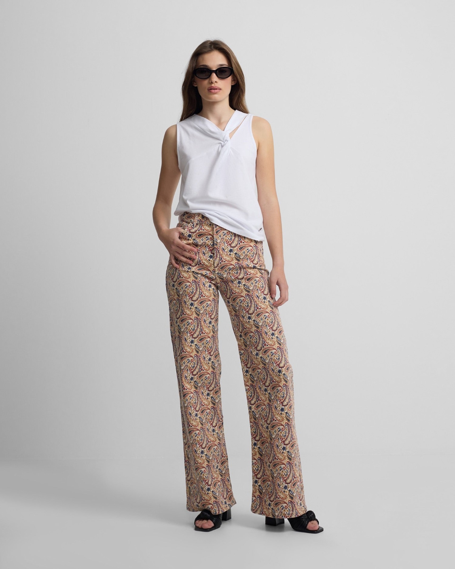 Silbon - Pantalón de mujer denim estampado cachemir naranjas.