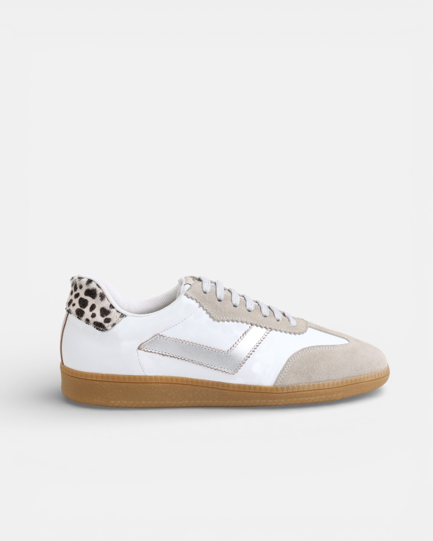 Silbon - Zapatilla de mujer piel animal print blanca.