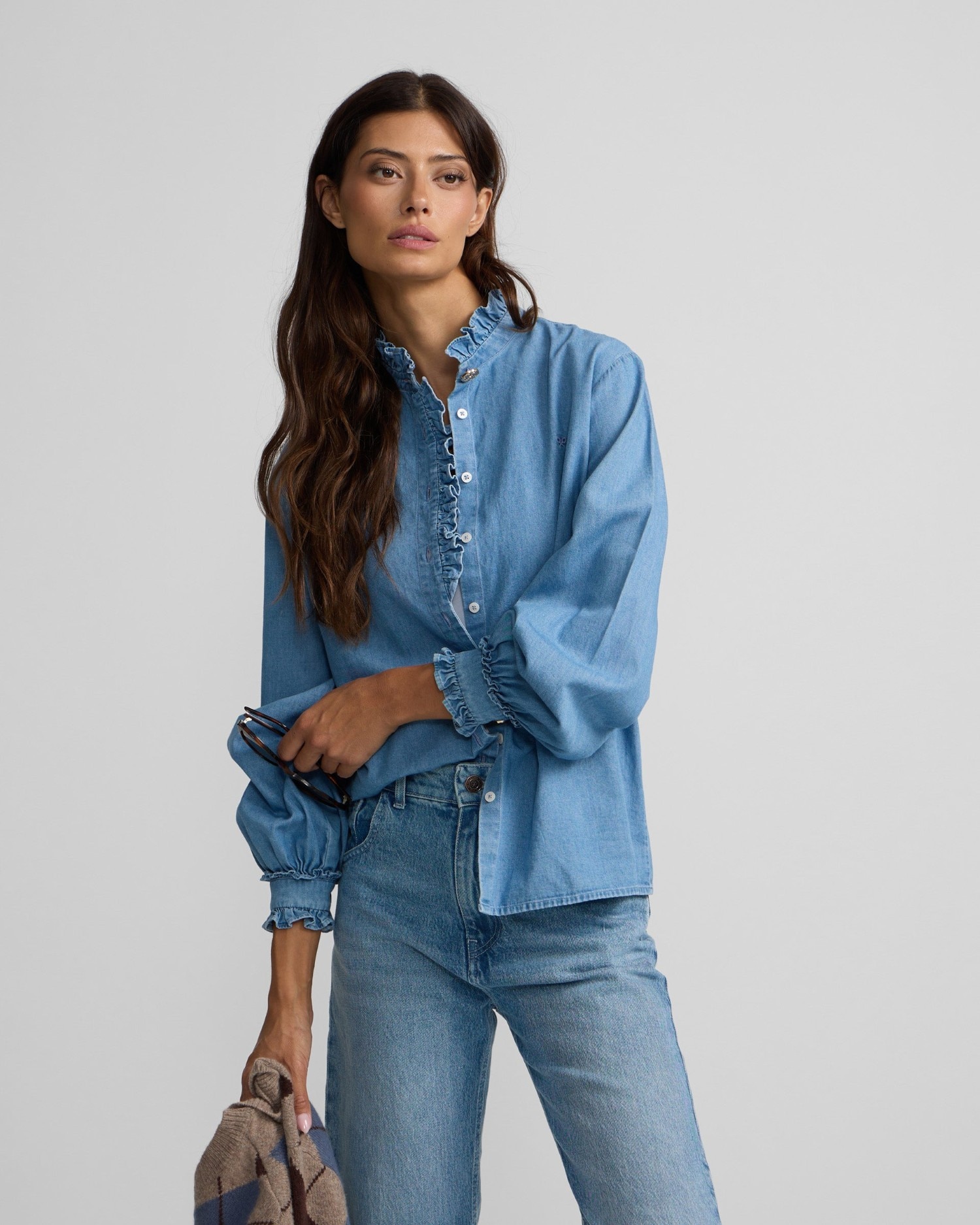 Imagen 0 de Camisa cuello volante detalle puño denim Azul