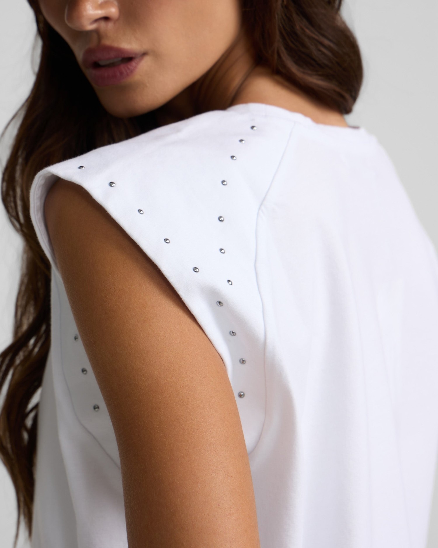 Camiseta woman hombreras detalle tachuelas negra - Silbon - Blanco Blanco-2
