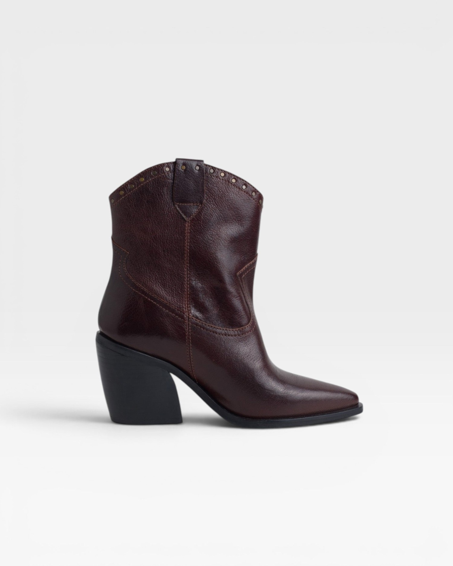 Imagen 0 de Botines cowboy de mujer piel tacón tachas granate Burdeos