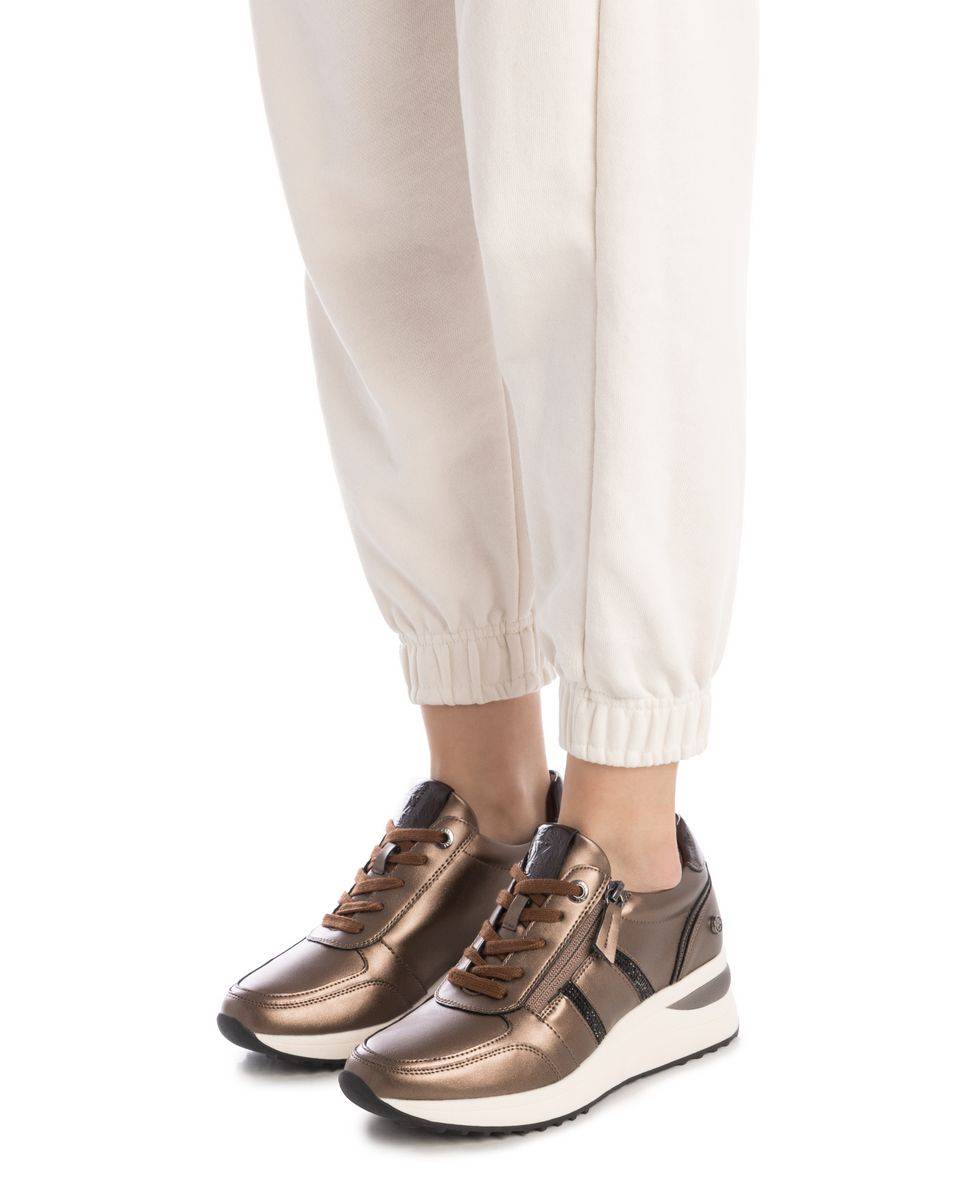 Zapatillas básicas de mujer con cremallera - Xti - Oro Oro-2