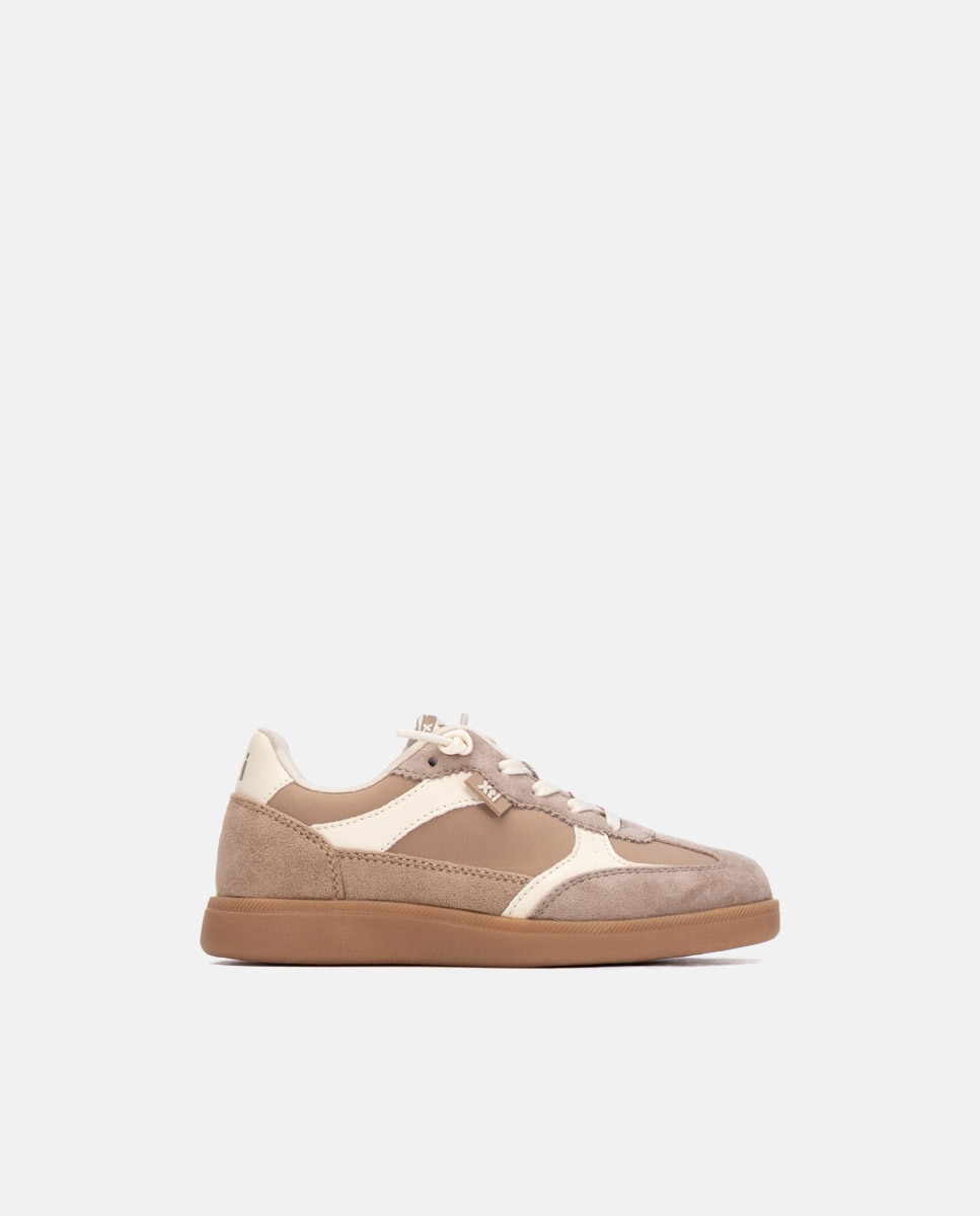 Imagen 0 de Zapatilla de niña con cordones Beige