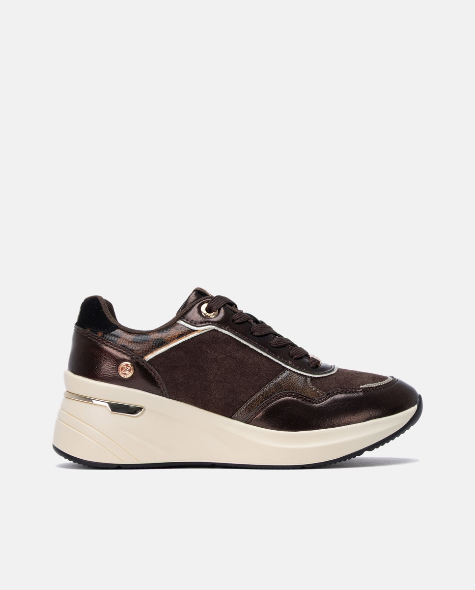 Zapatillas de mujer con cuña y cordones - Xti - Marrón Marrón-1