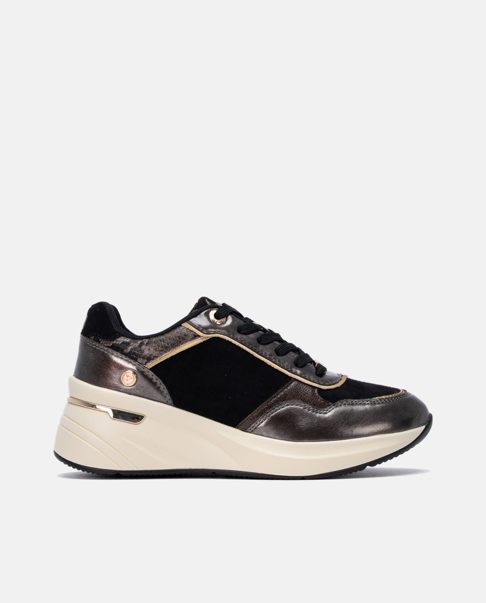 Imagen 0 de Zapatillas de mujer con cuña y cordones Negro