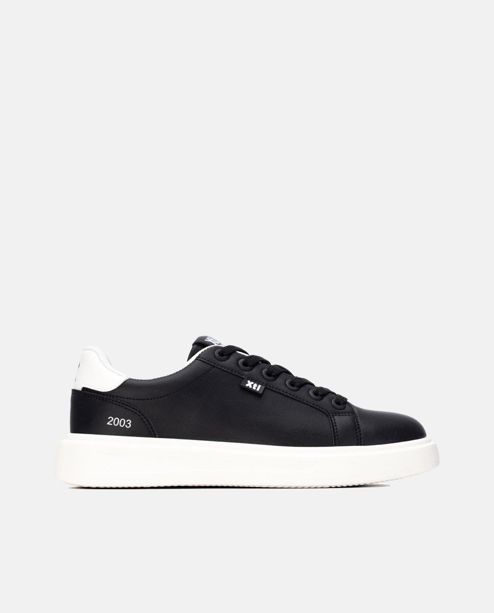 Imagen 0 de Zapatilla de hombre con cordones Negro