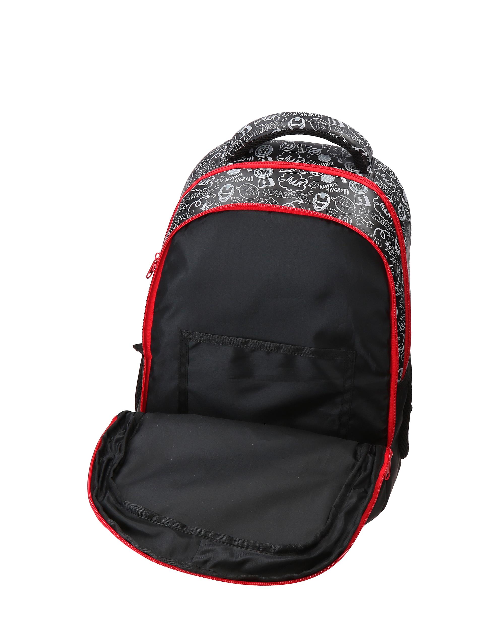 Mochila Escolar tres compartimentos Team Avengers con capacidad de 16,5L con carro negro Negro-5