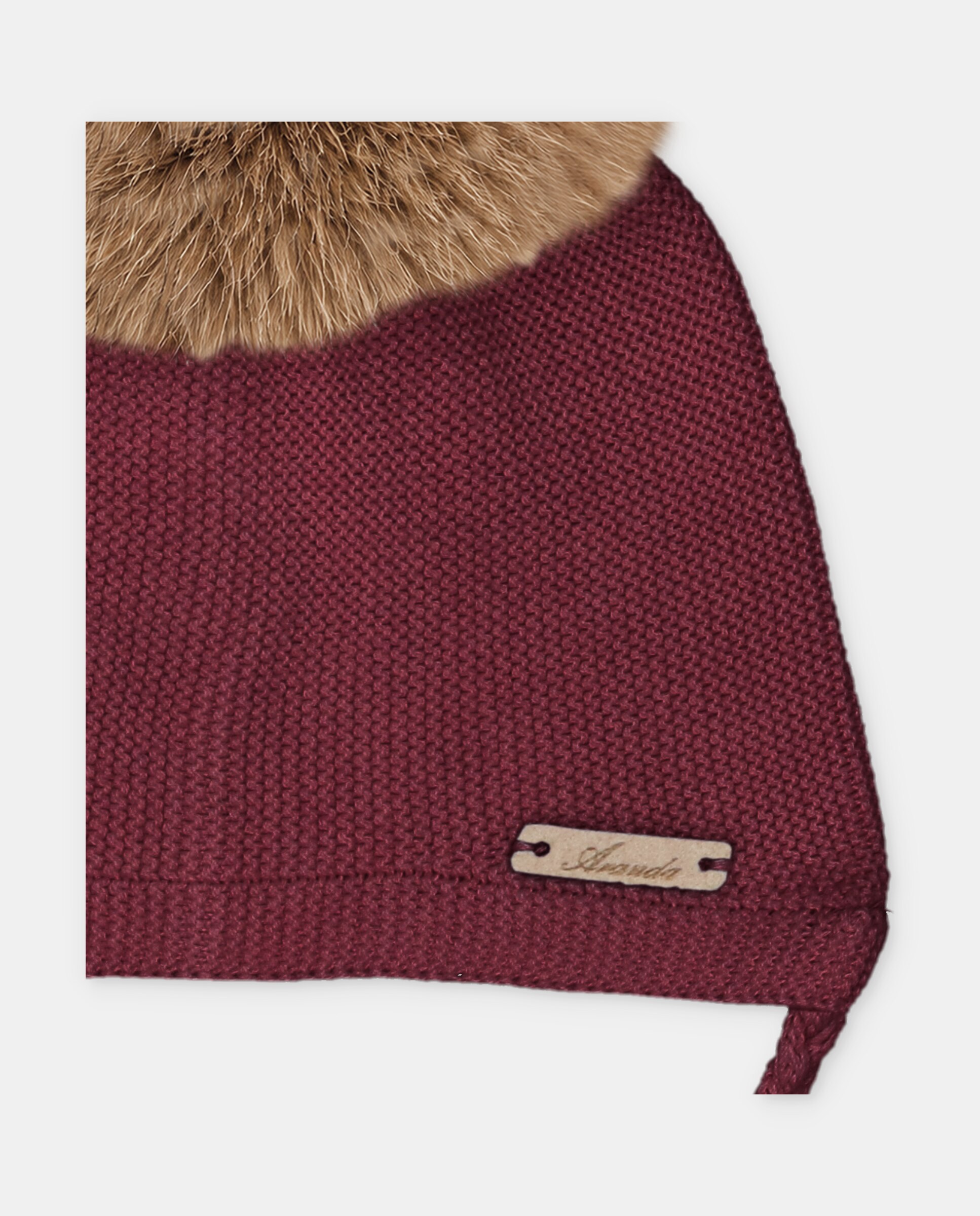 Gorro de bebés de punto con pompón de pelo y cierre de tiras trenzadas. - Martín Aranda - Burdeos Burdeos-2