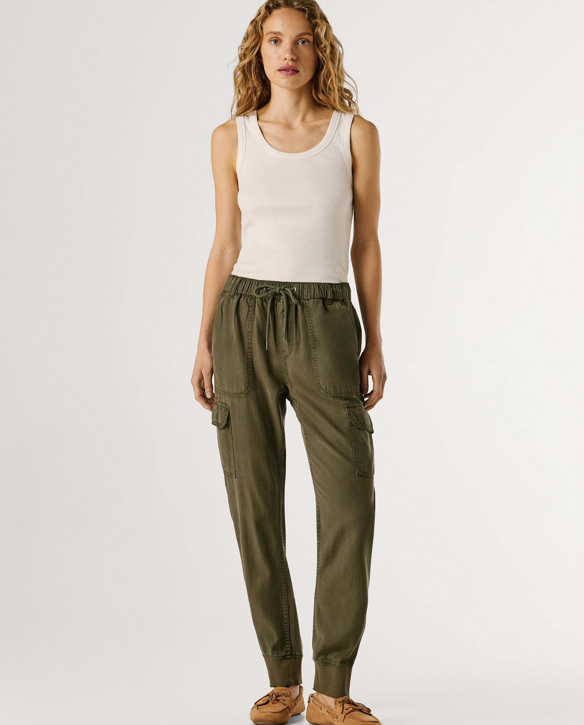 Imagen 0 de Pantalón de mujer jogger fit relaxed Verde