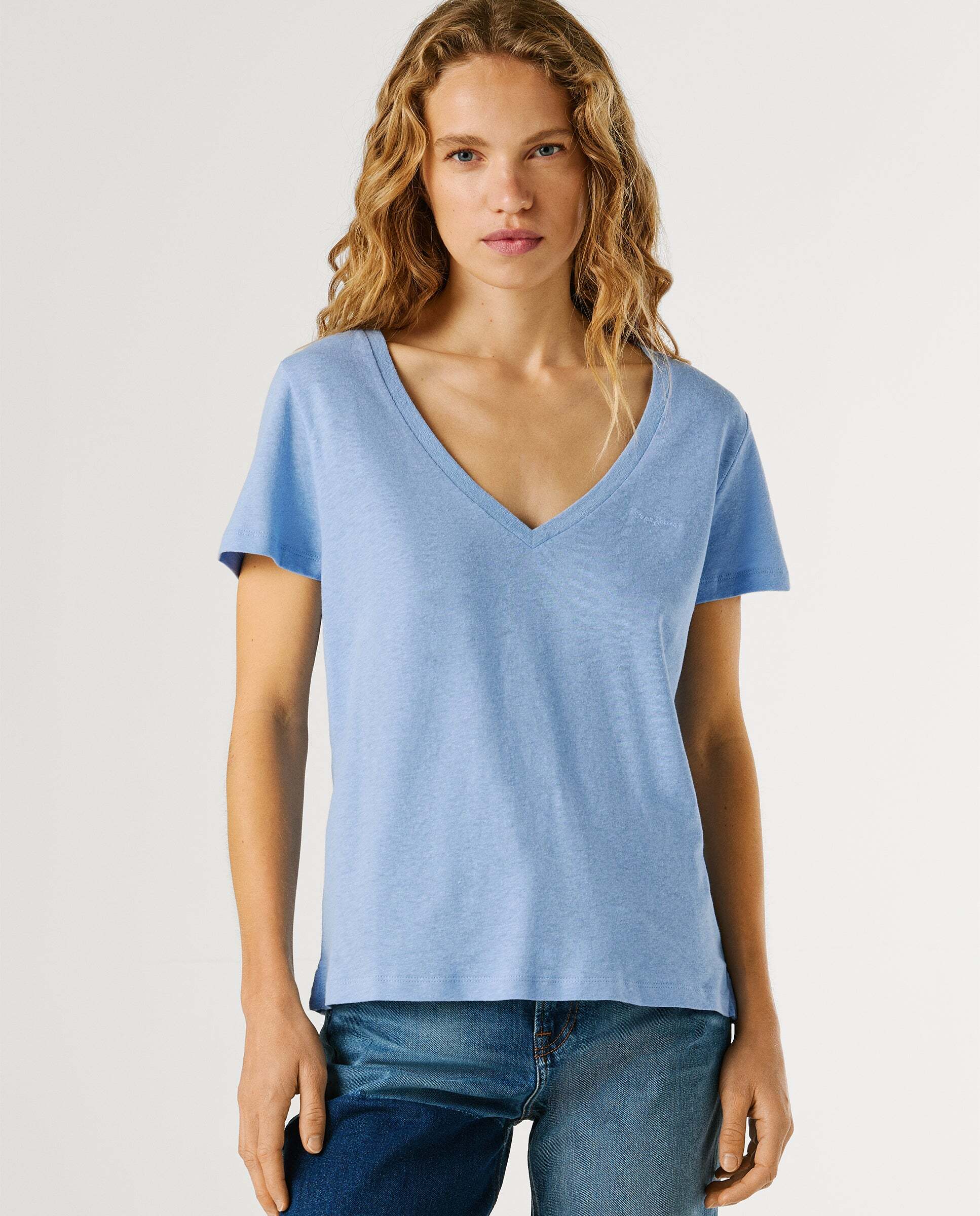 Pepe Jeans - Camiseta de mujer cuello pico logo bordado.