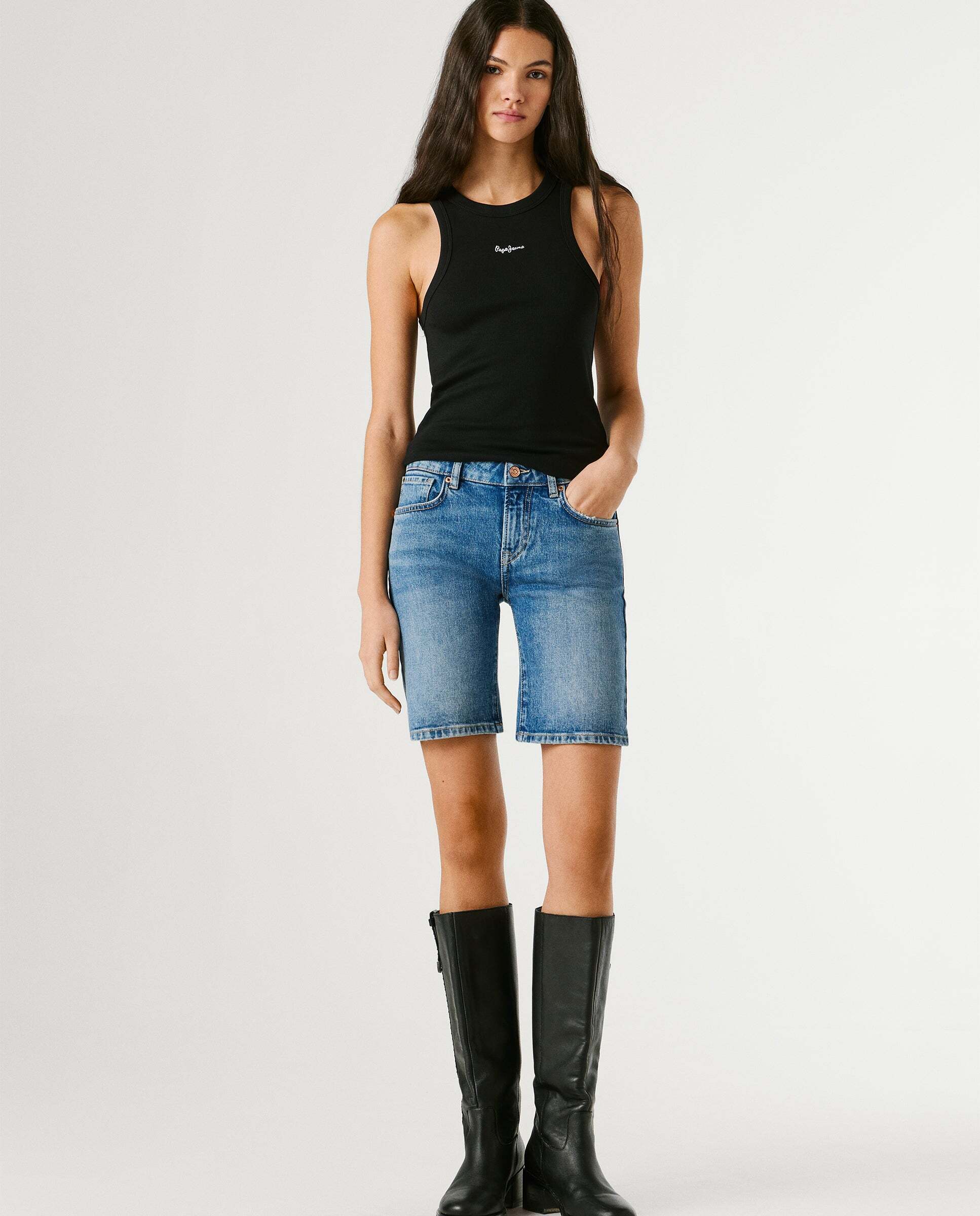 Pepe Jeans - Shorts vaquero de mujer fit slim.