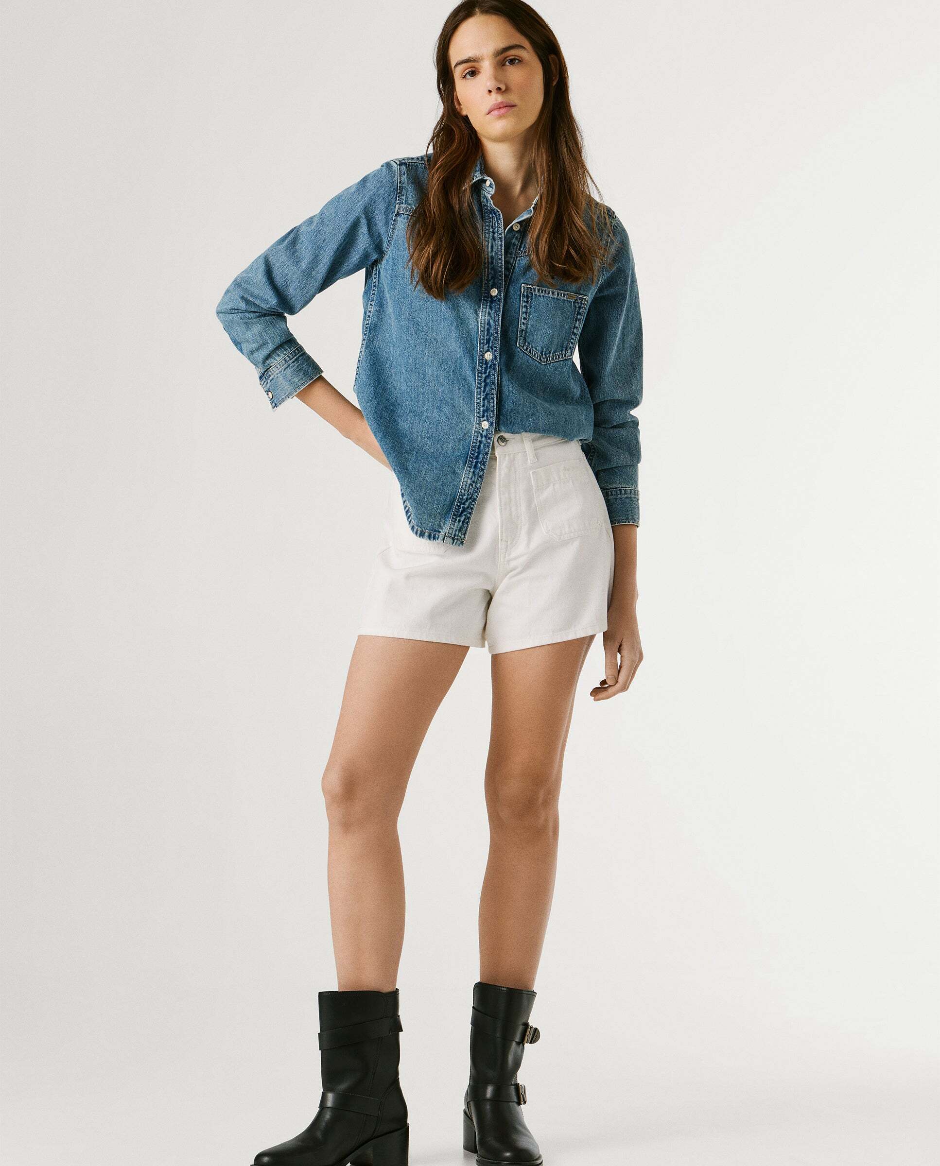 Pepe Jeans - Shorts denim fit regular.