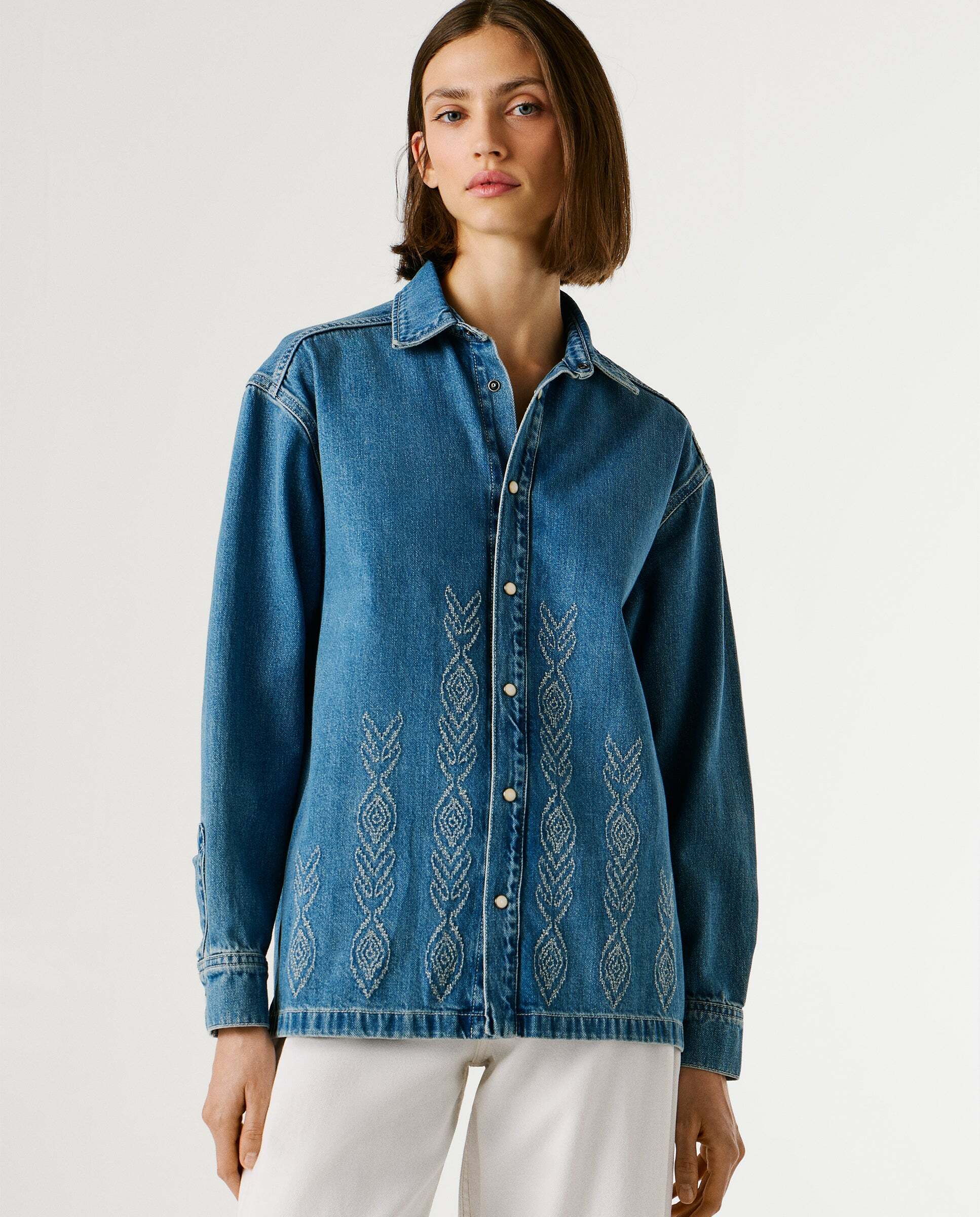 Imagen 0 de Sobrecamisa de mujer de mujer denim bordada Azul