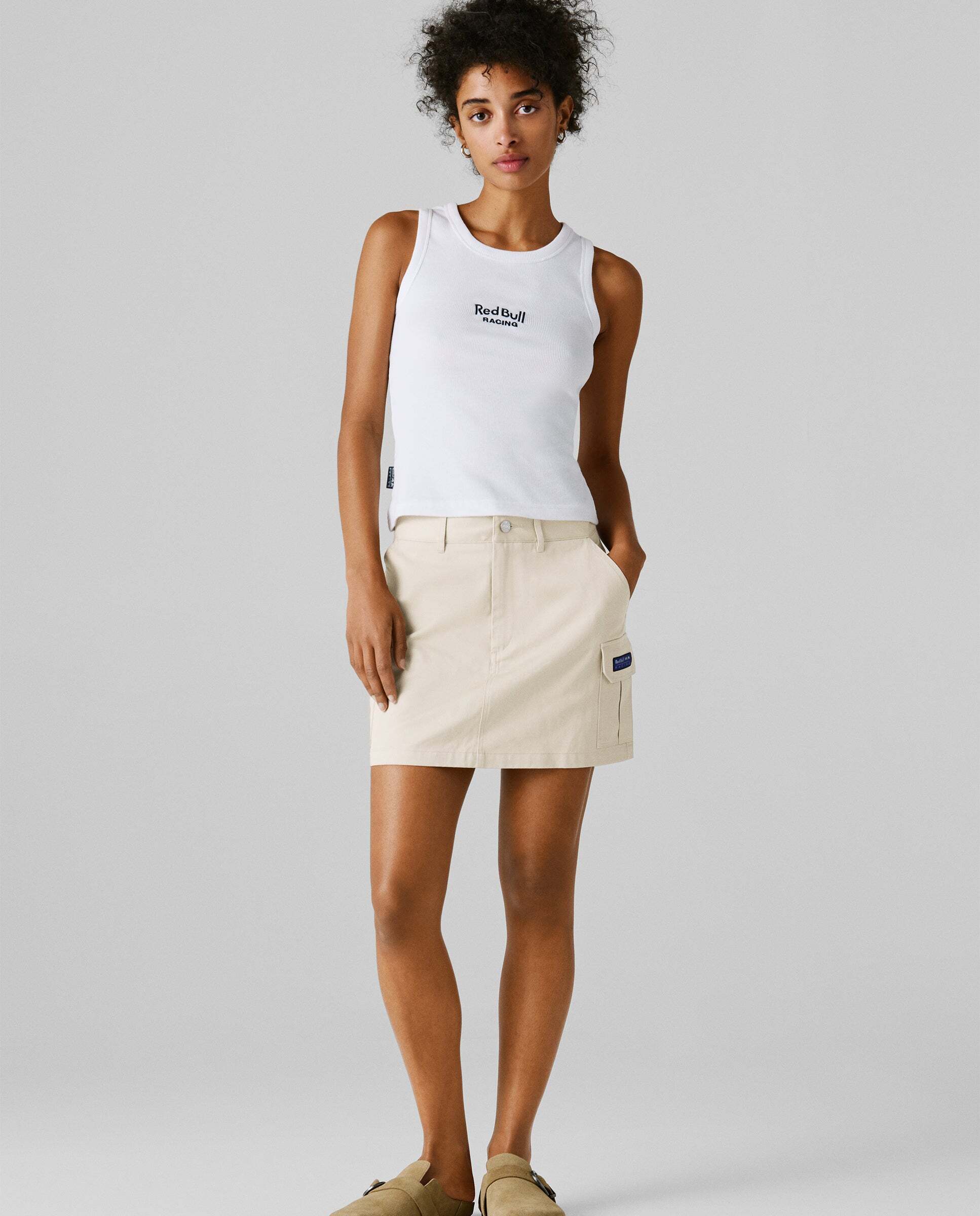 Pepe Jeans - Falda corta de mujer cargo de sarga red bull racing.
