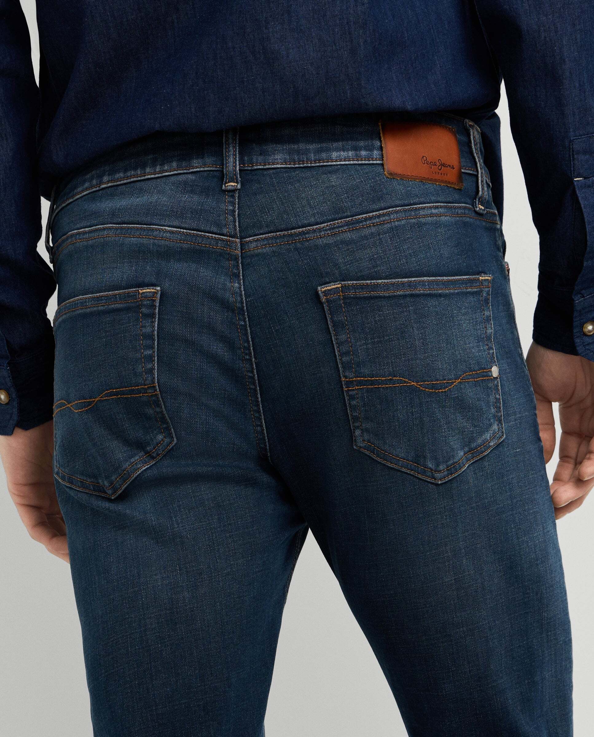 Imagen 5 de Vaquero de hombre fit skinny tiro regular - Pepe Jeans - Azul oscuro Azul oscuro