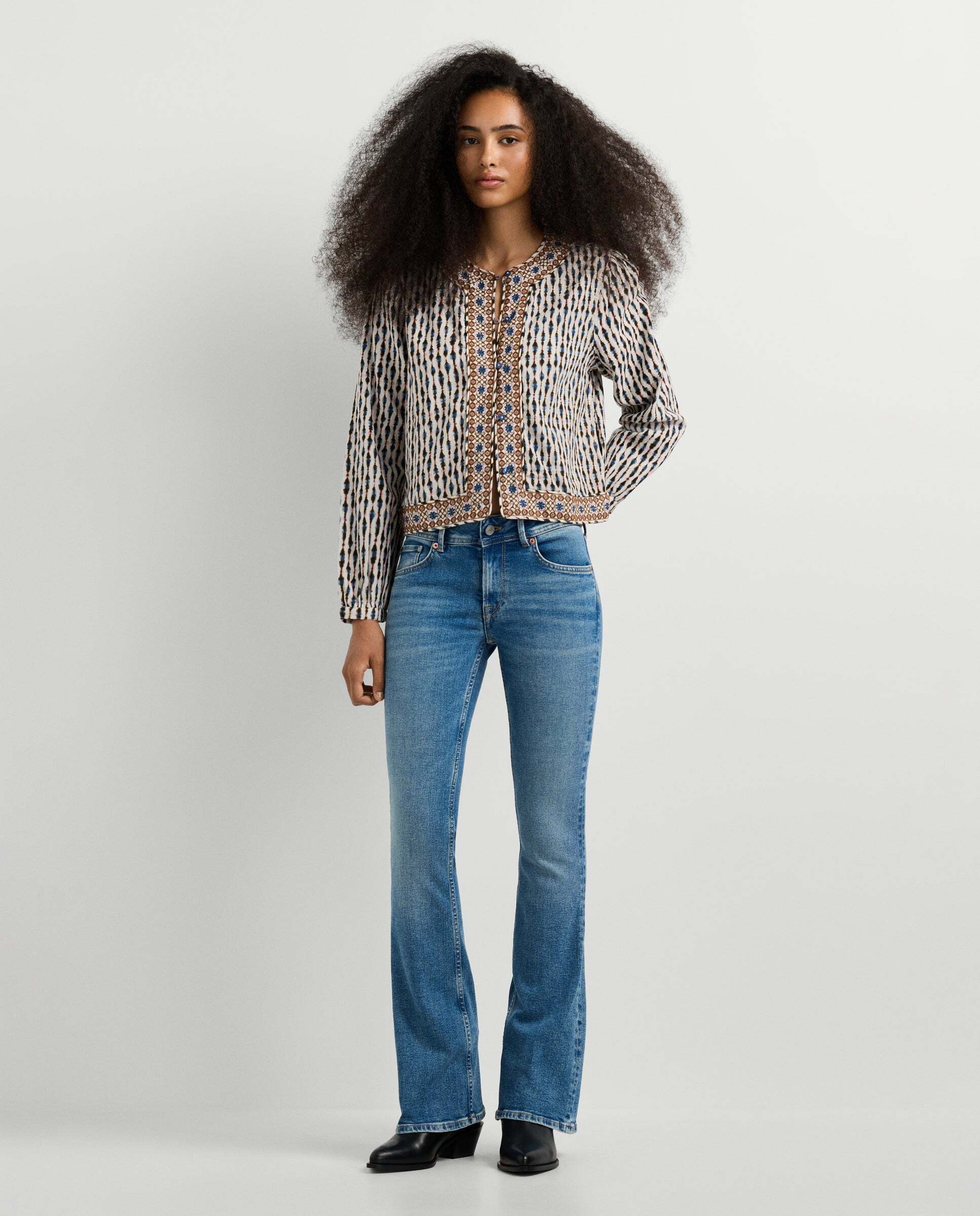 Imagen 0 de Vaquero de mujer fit flare y tiro bajo Azul