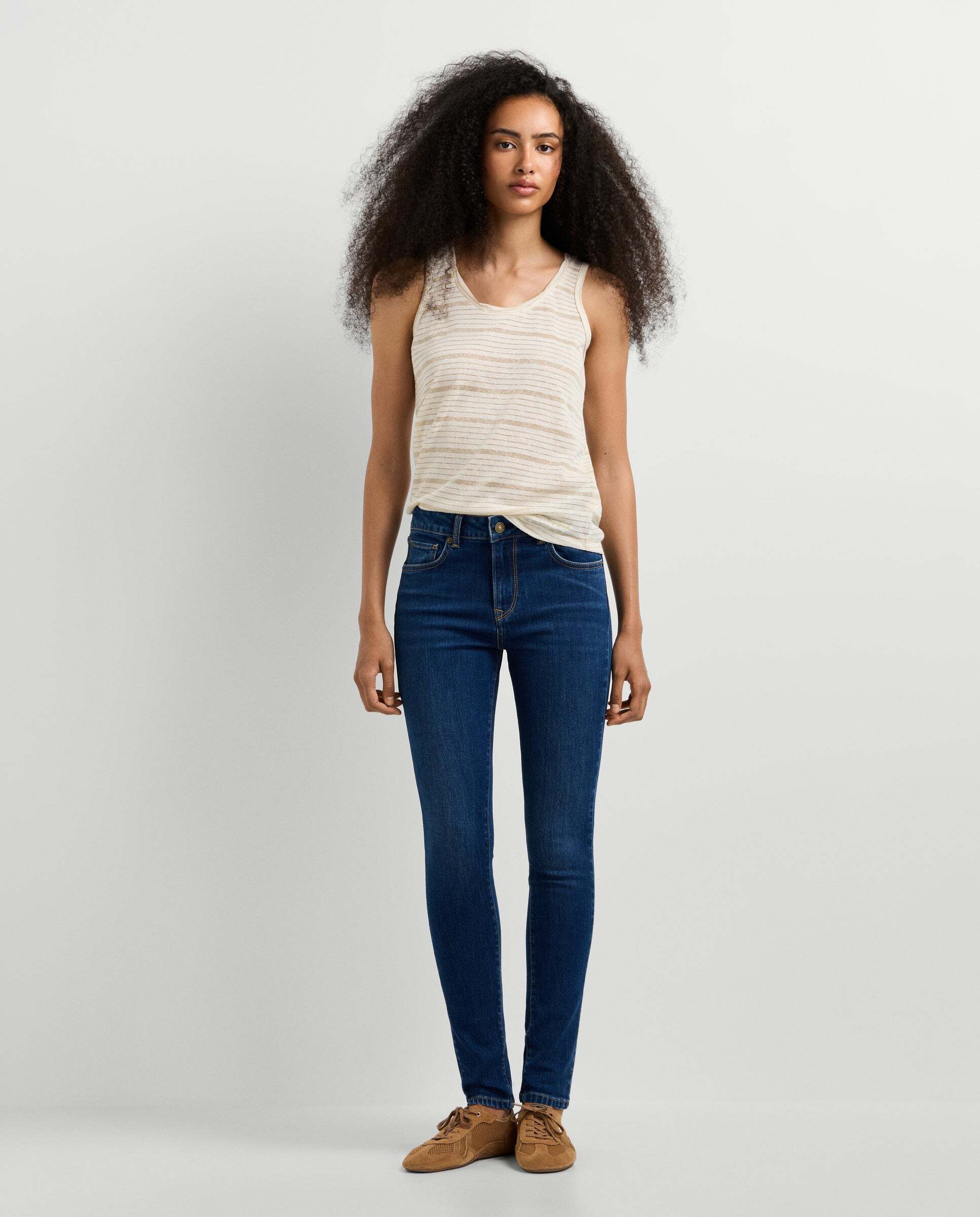Imagen 0 de Vaquero de mujer fit skinny y tiro medio Negro