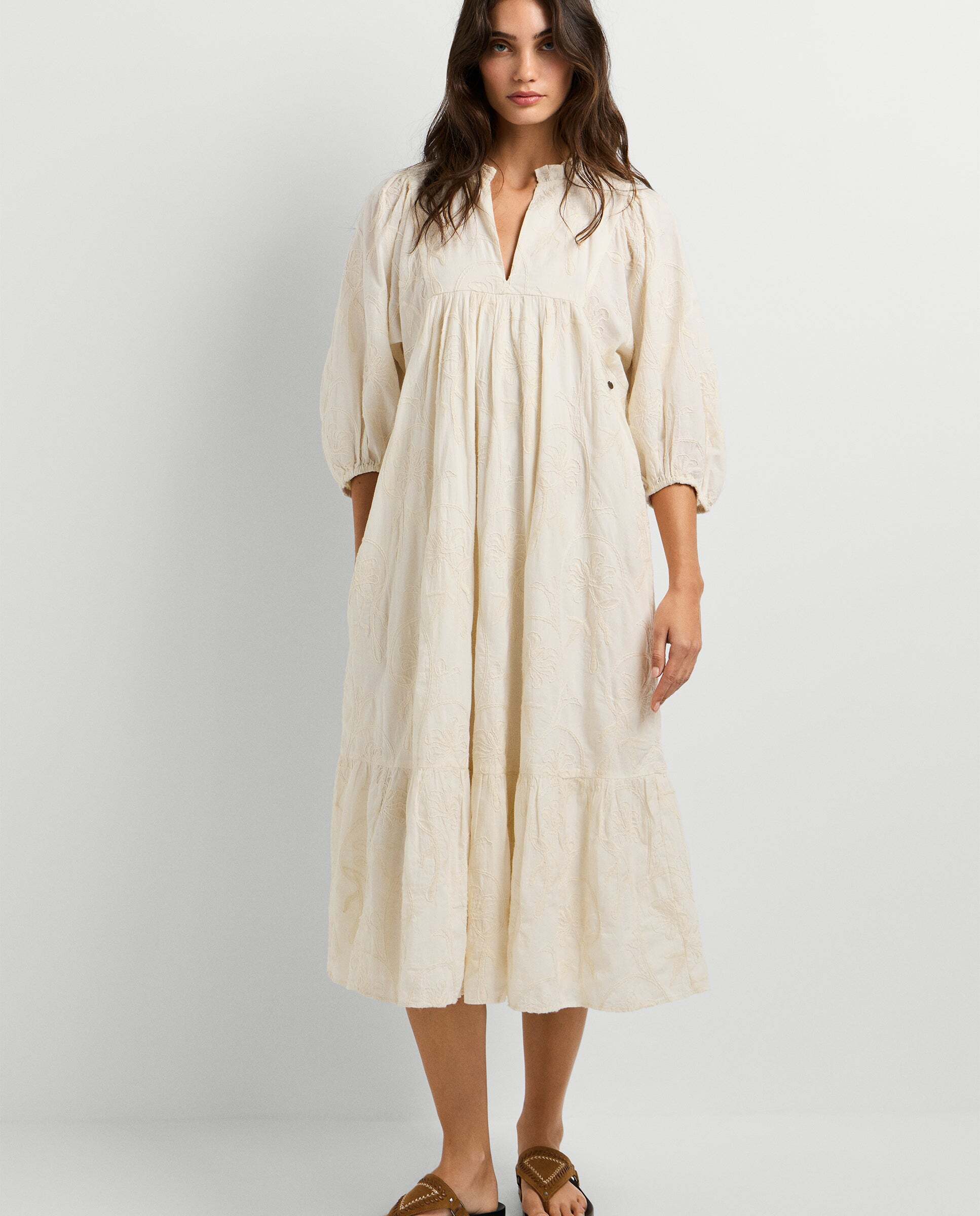 Imagen 1 de Vestido midi de mujer bordados florales Blanco