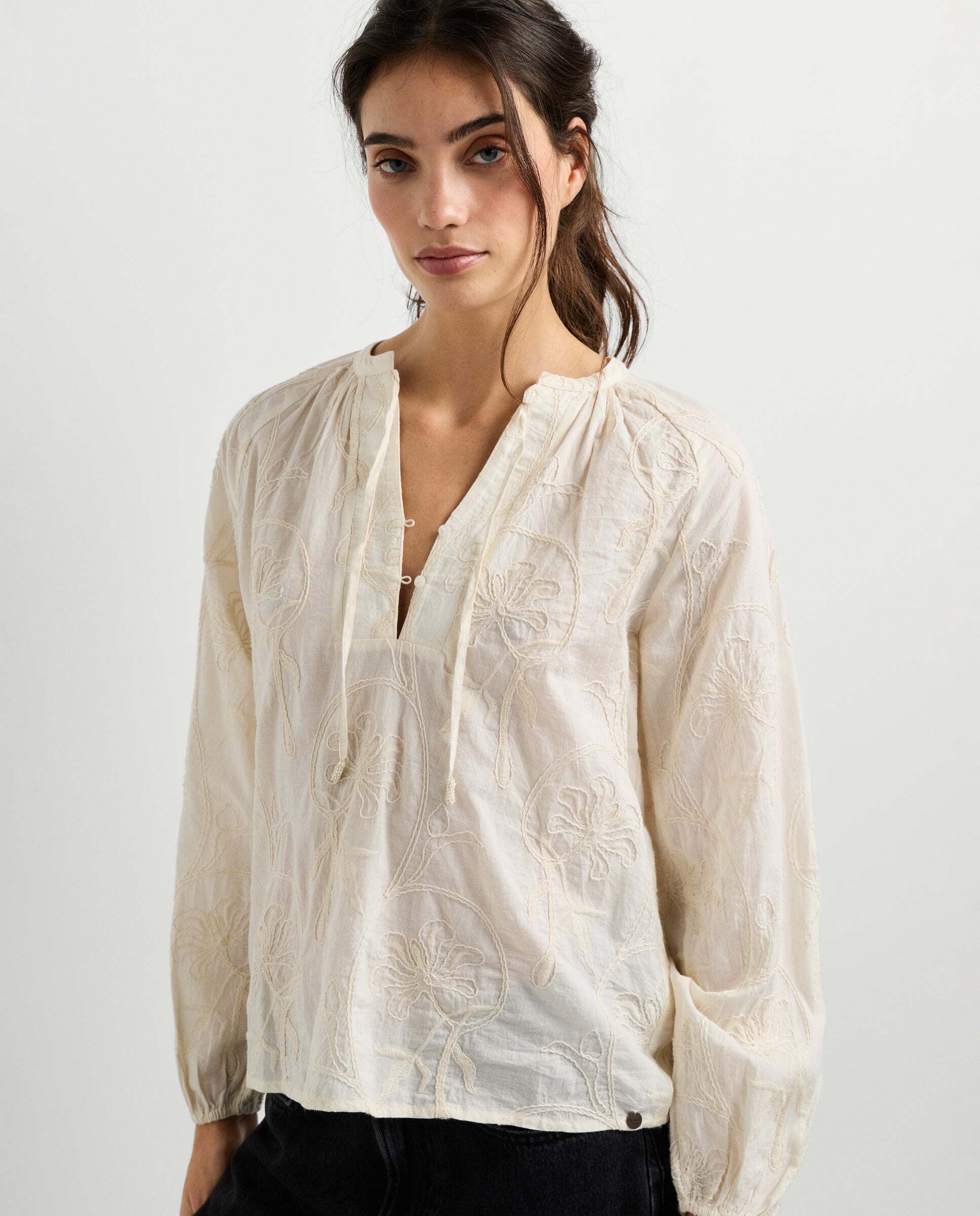 Imagen 4 de Blusa de mujer con bordados florales - Pepe Jeans - Blanco Blanco