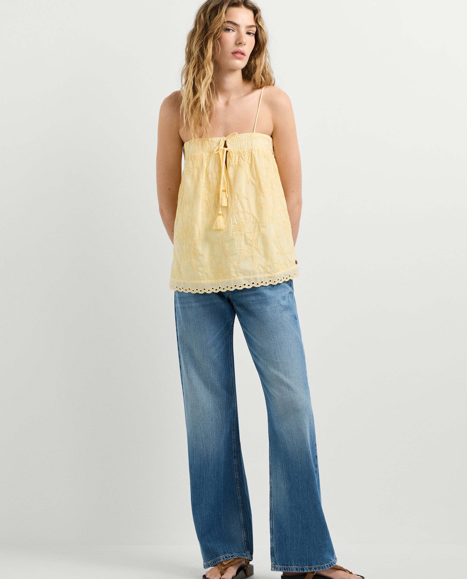 Blusa de mujer con bordados florales - Pepe Jeans - Crema Crema-2