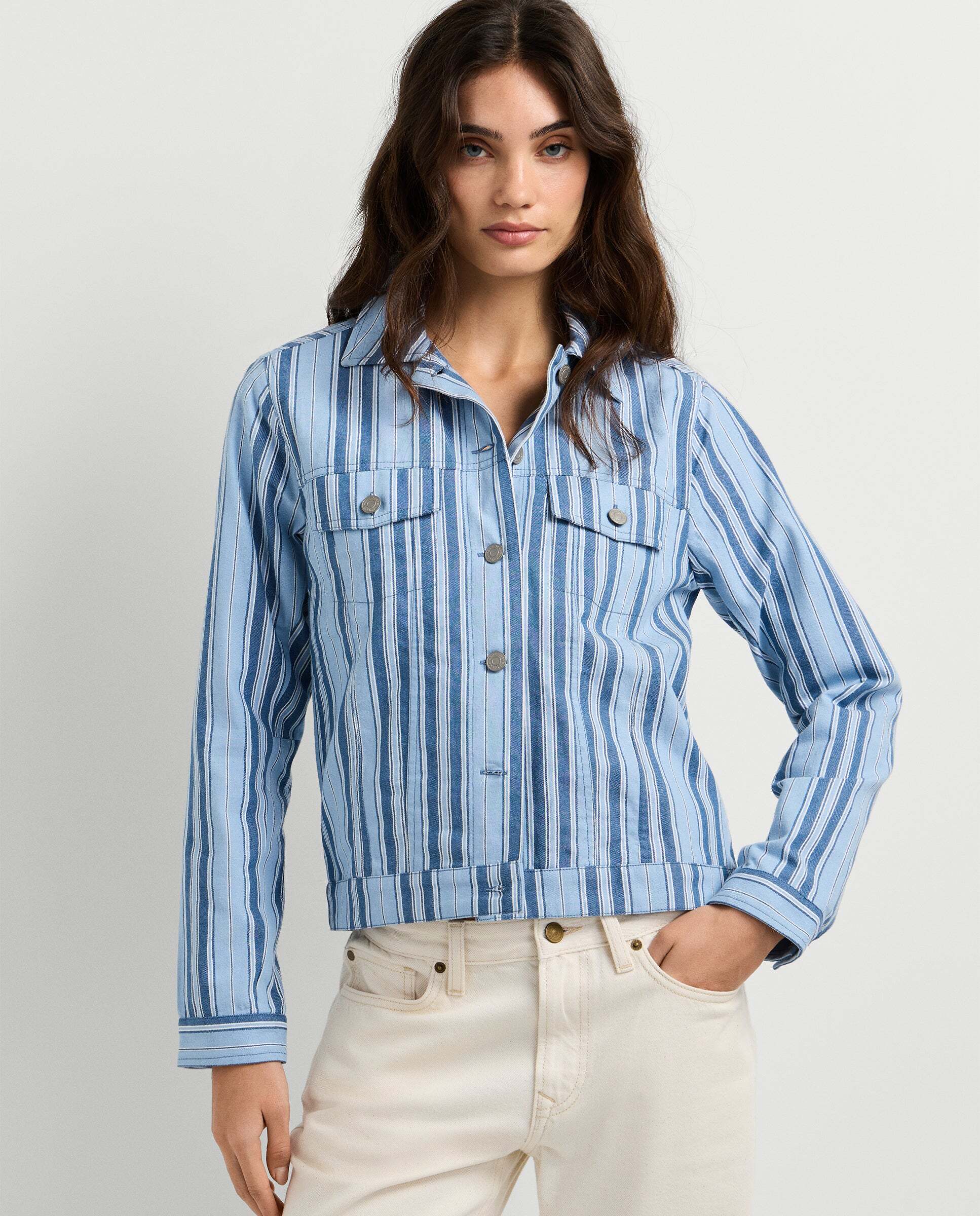 Pepe Jeans - Cazadora de mujer en sarga de rayas.