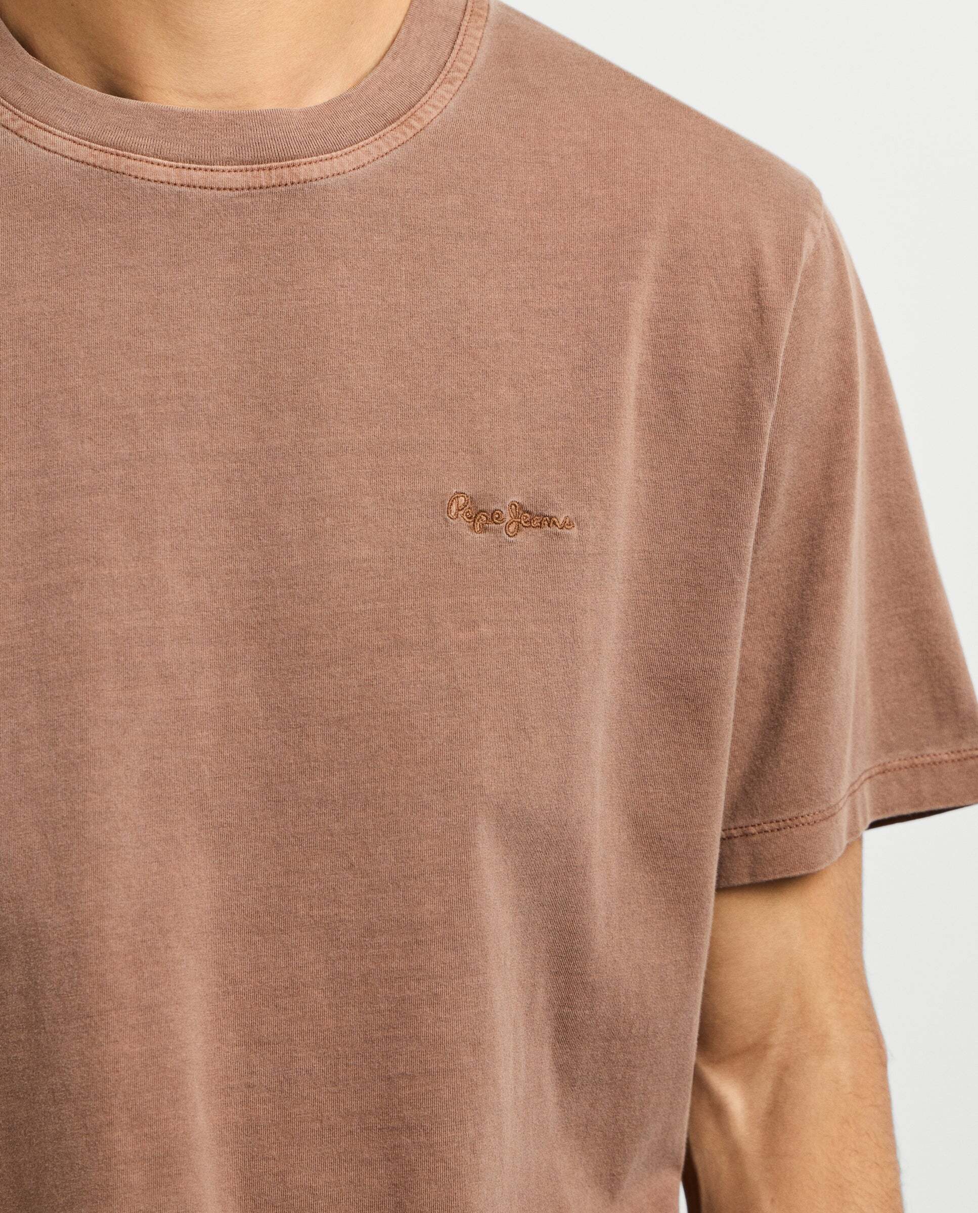 Imagen 4 de Camiseta de hombre logo bordado fit regular - Pepe Jeans - Marrón claro Marrón claro