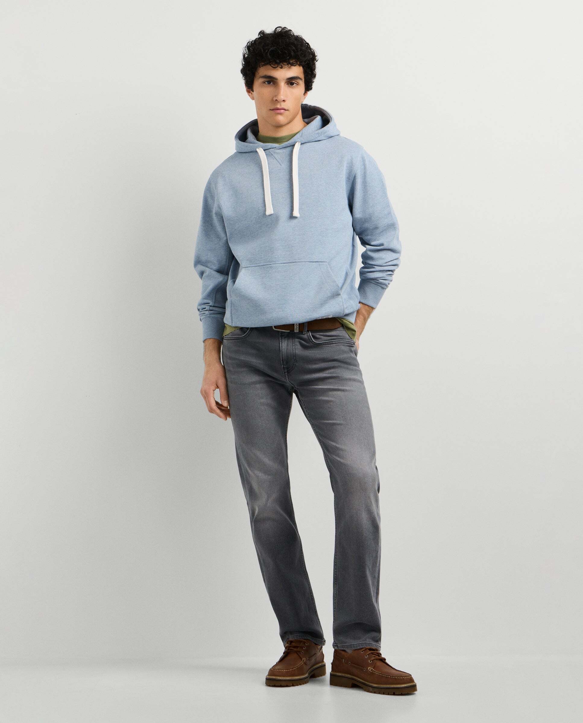 Imagen 0 de Vaquero de hombre fit recto tiro regular Gris