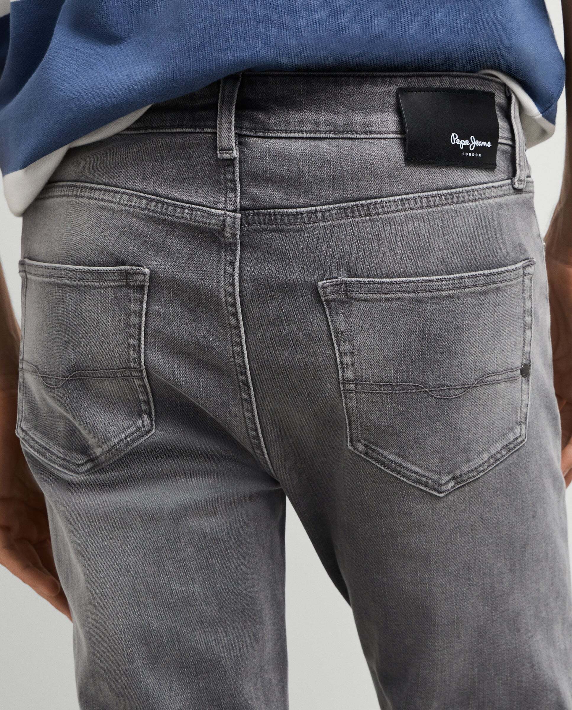 Imagen 4 de Vaquero de hombre fit skinny tiro regular - Pepe Jeans - Gris Gris