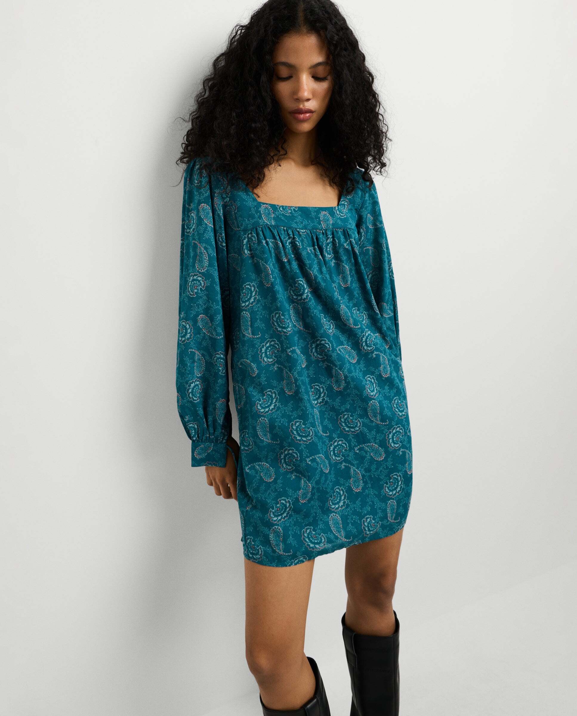 Imagen 0 de Vestido de mujer corto estampado paisley Verde Agua