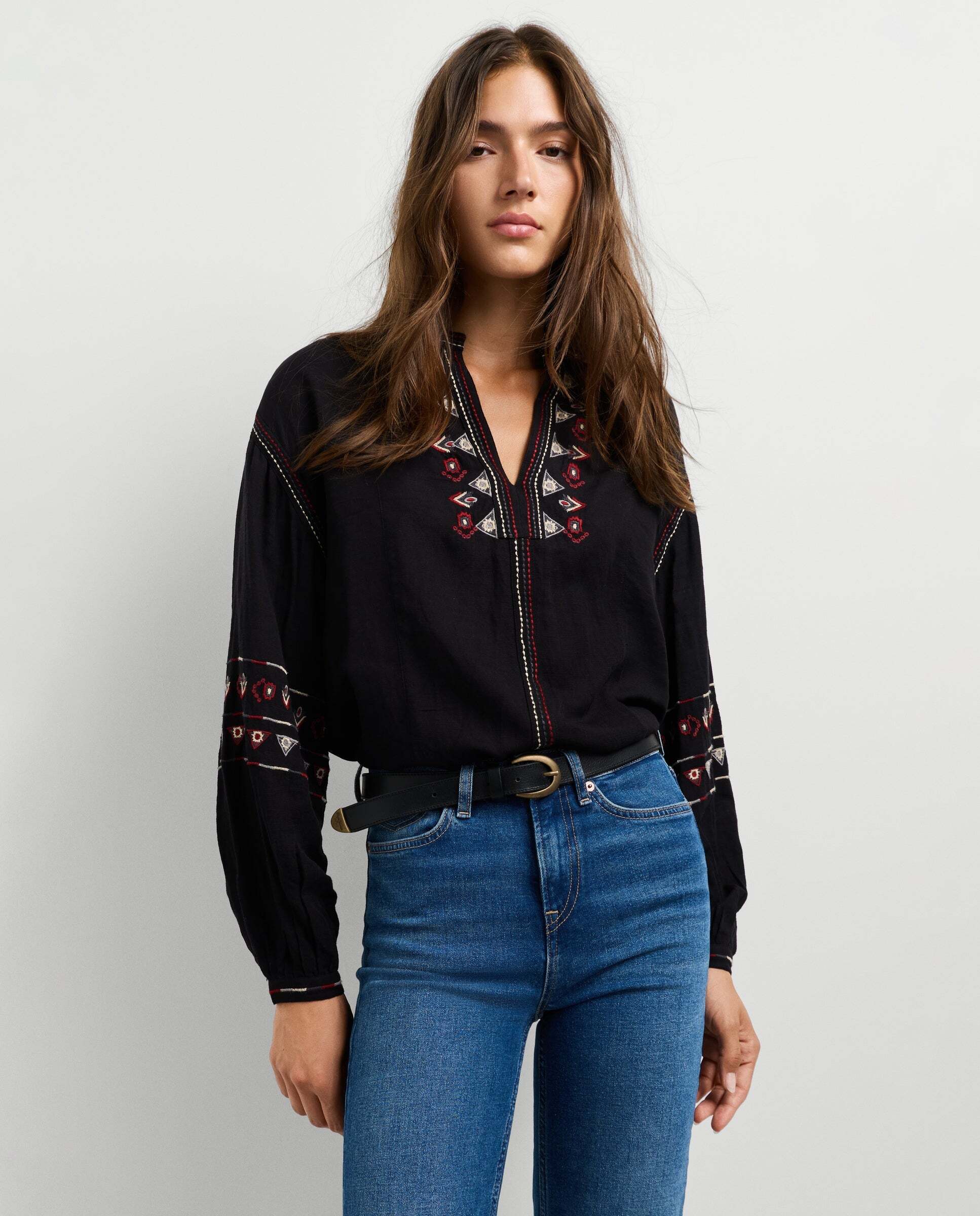 Imagen 1 de Blusa de mujer fluida bordados étnicos Negro