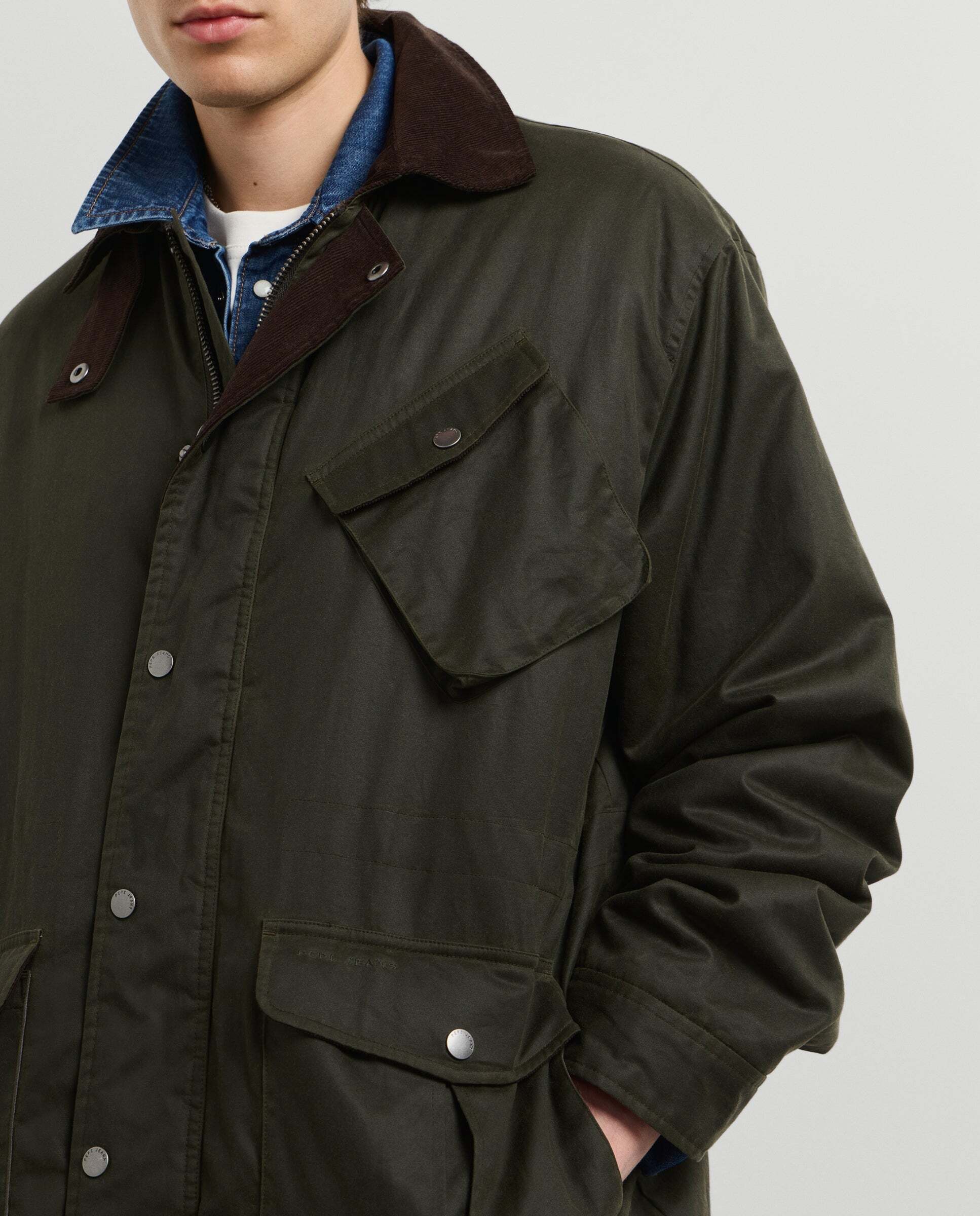 Imagen 4 de Cazadora de hombre con acabado encerado fit regular - Pepe Jeans - Verde militar Verde militar