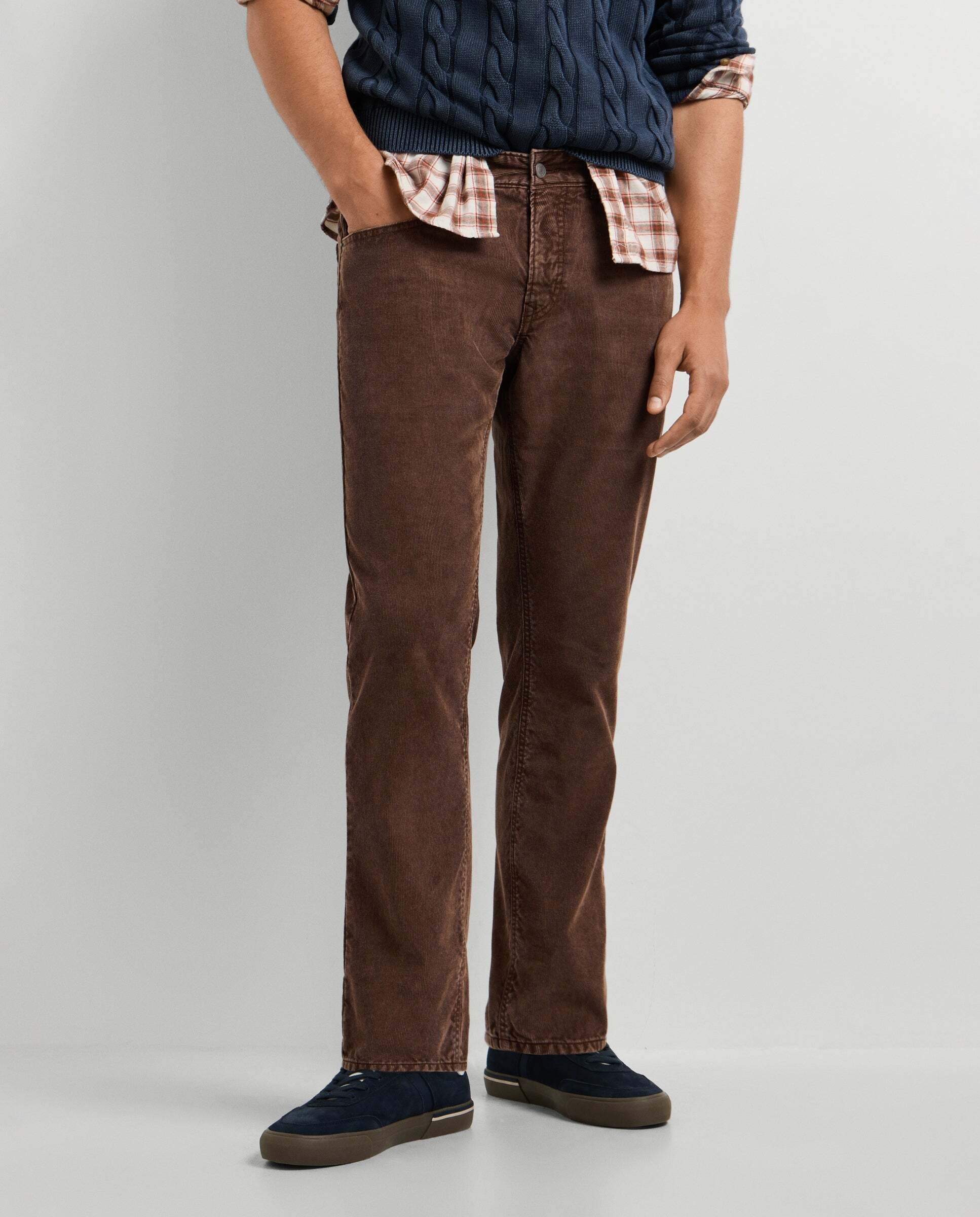 Imagen 0 de Pantalón de hombre 5 bolsillos pana fit regular Marrón