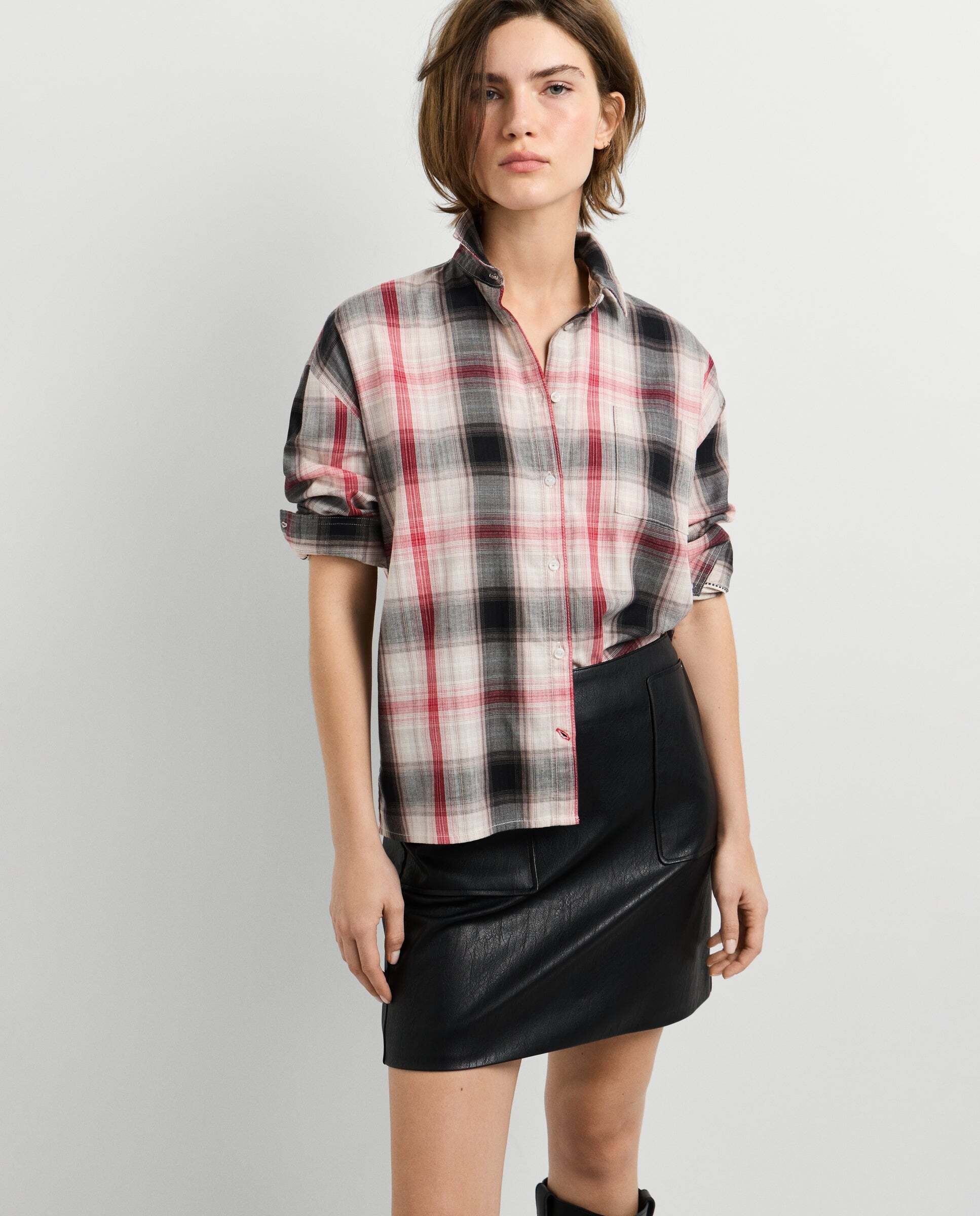Imagen 0 de Camisa de mujer de cuadros logo bordado Rosa
