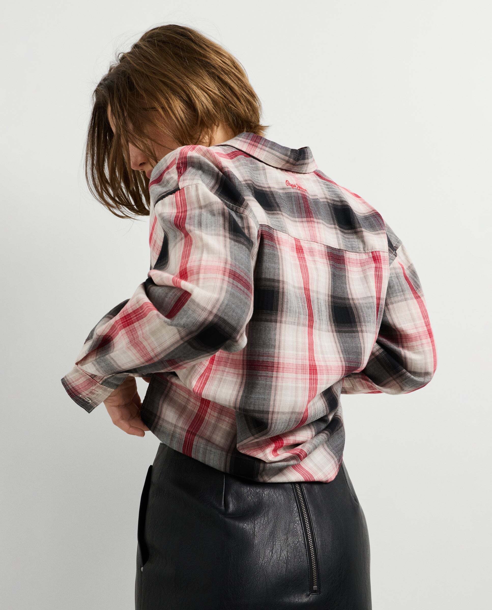Camisa de mujer de cuadros logo bordado - Pepe Jeans - Rosa Rosa-3
