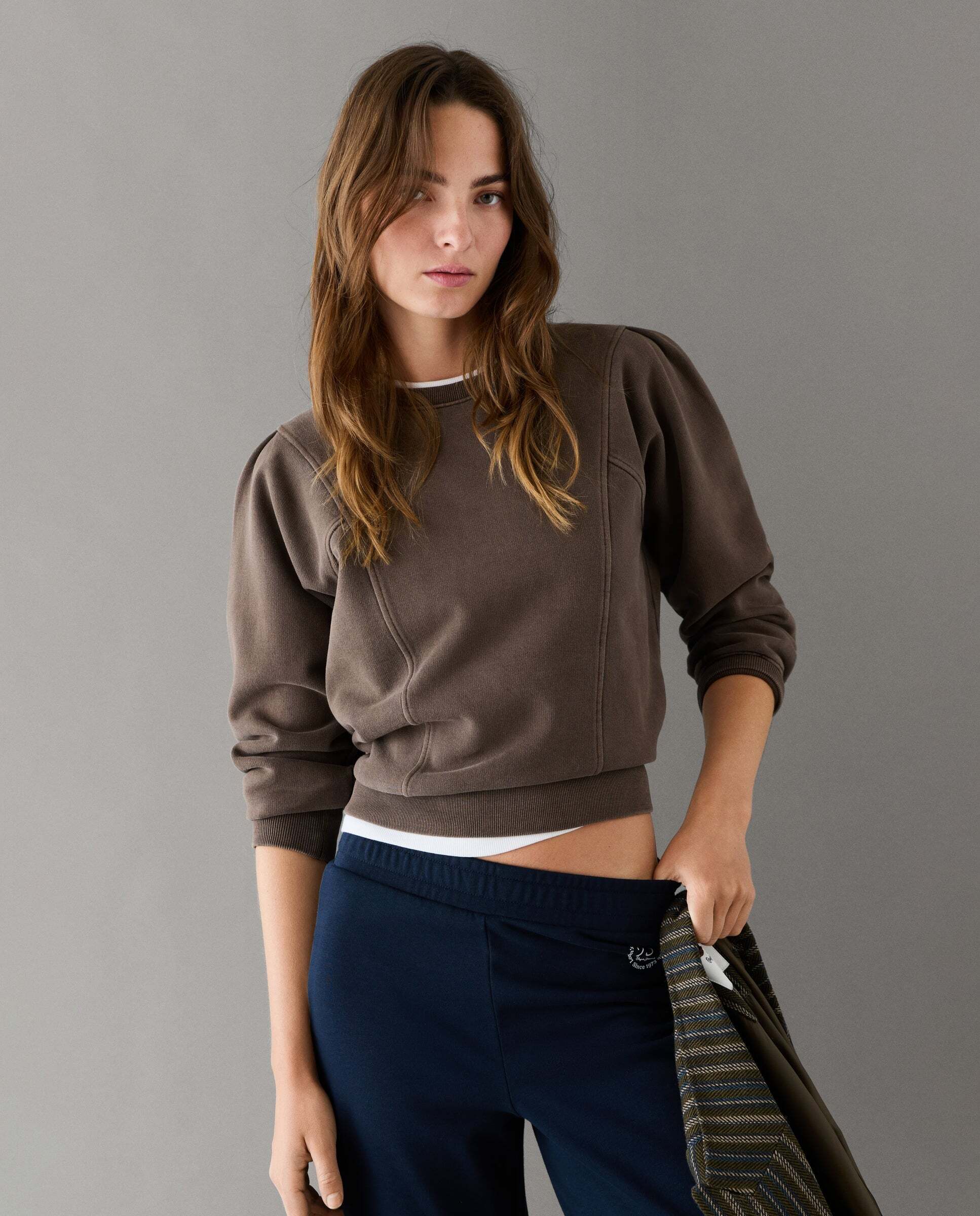 Sudadera de mujer cuello redondo con costuras decorativas - Pepe Jeans - Marrón Marrón-1