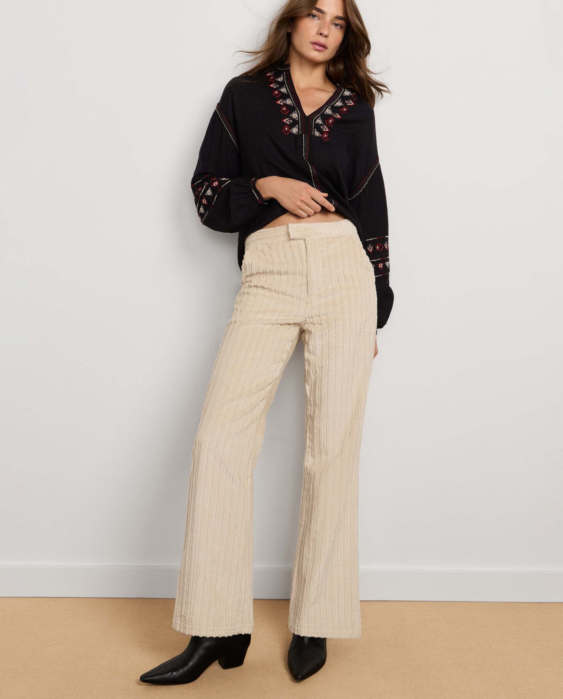 Imagen 0 de Pantalón de mujer de pana fit recto Blanco roto
