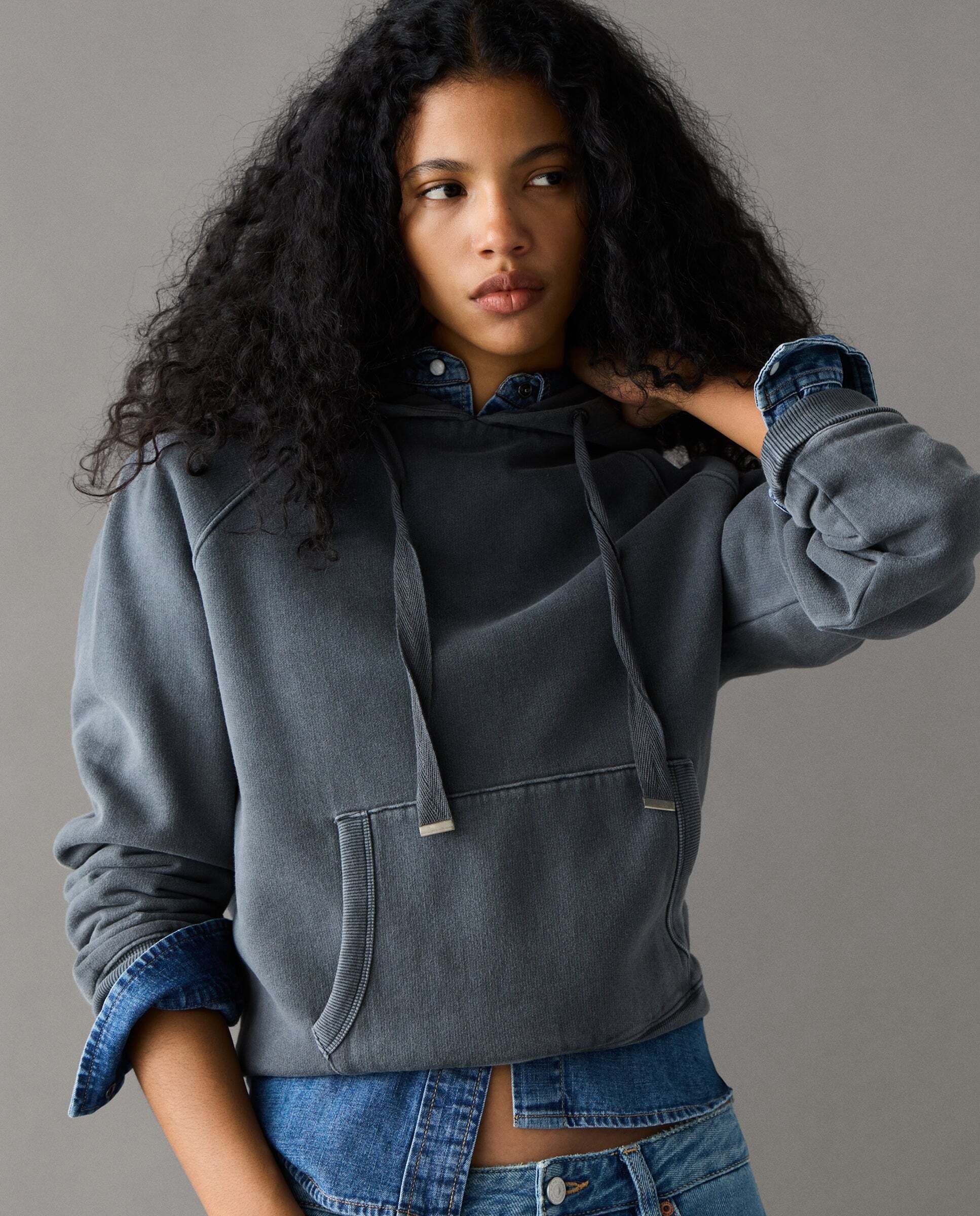 Imagen 0 de Sudadera de mujer capucha manga ranglán Negro
