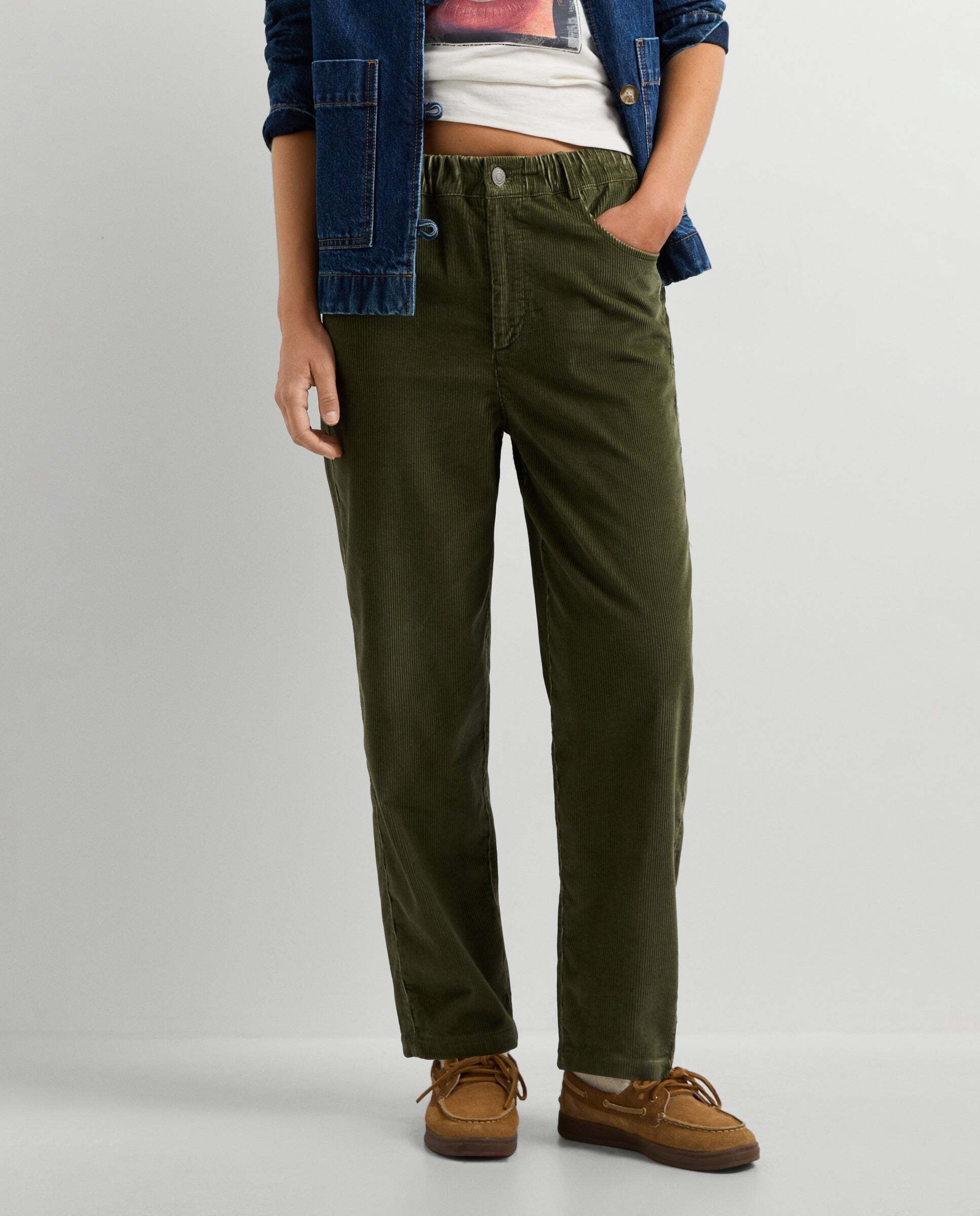 Imagen 0 de Pantalón de mujer de pana fit recto Verde