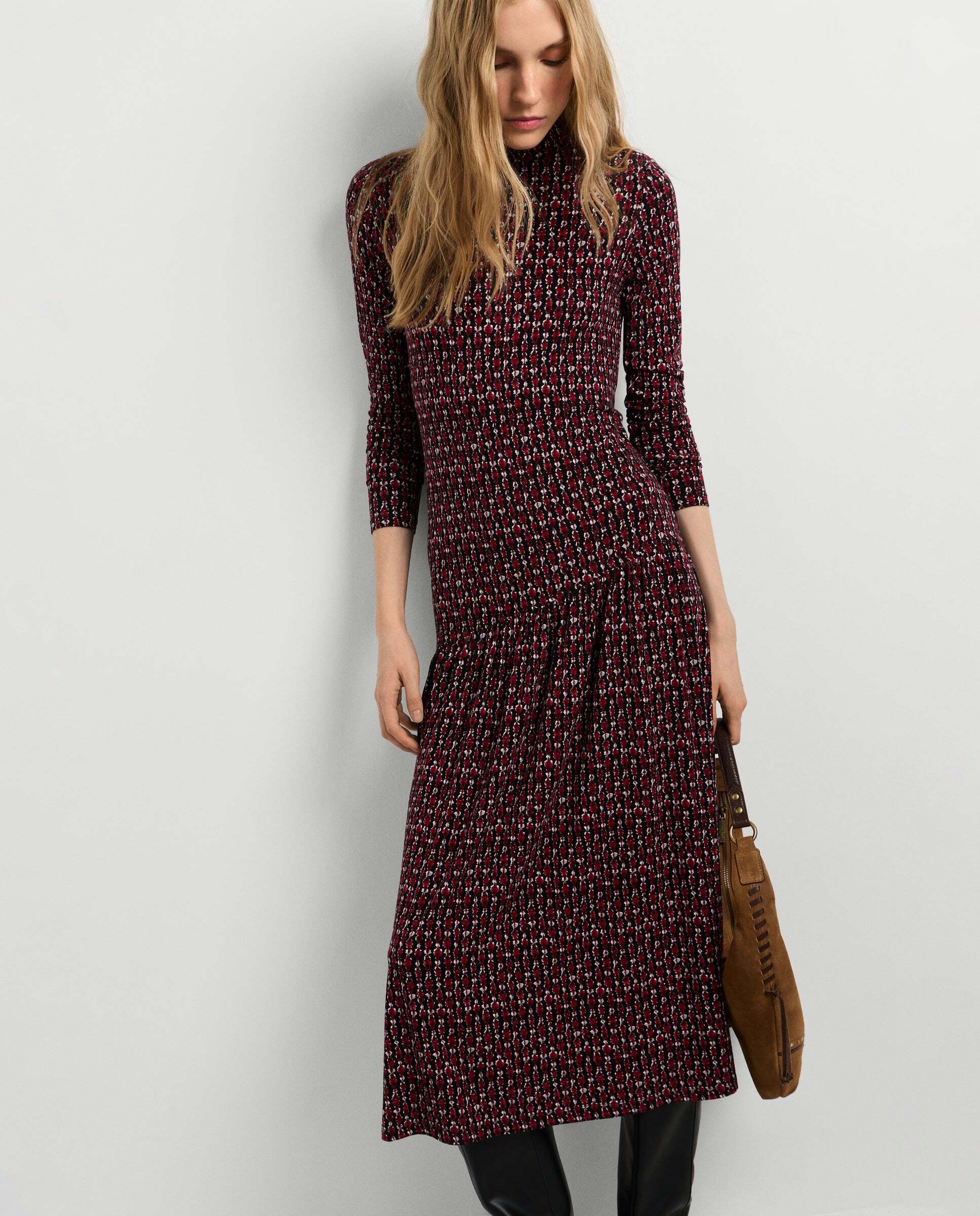 Imagen 0 de Vestido de mujer largo estampado floral Negro