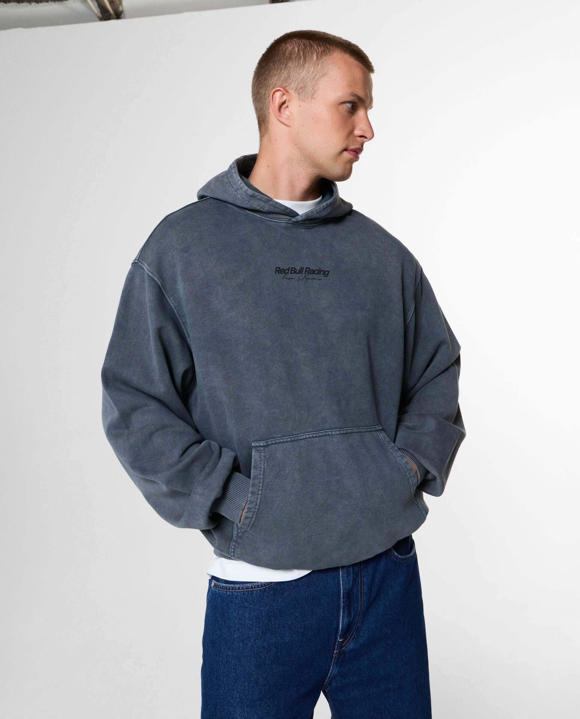 Imagen 0 de Sudadera de hombre capucha fit loose red bull racing Gris