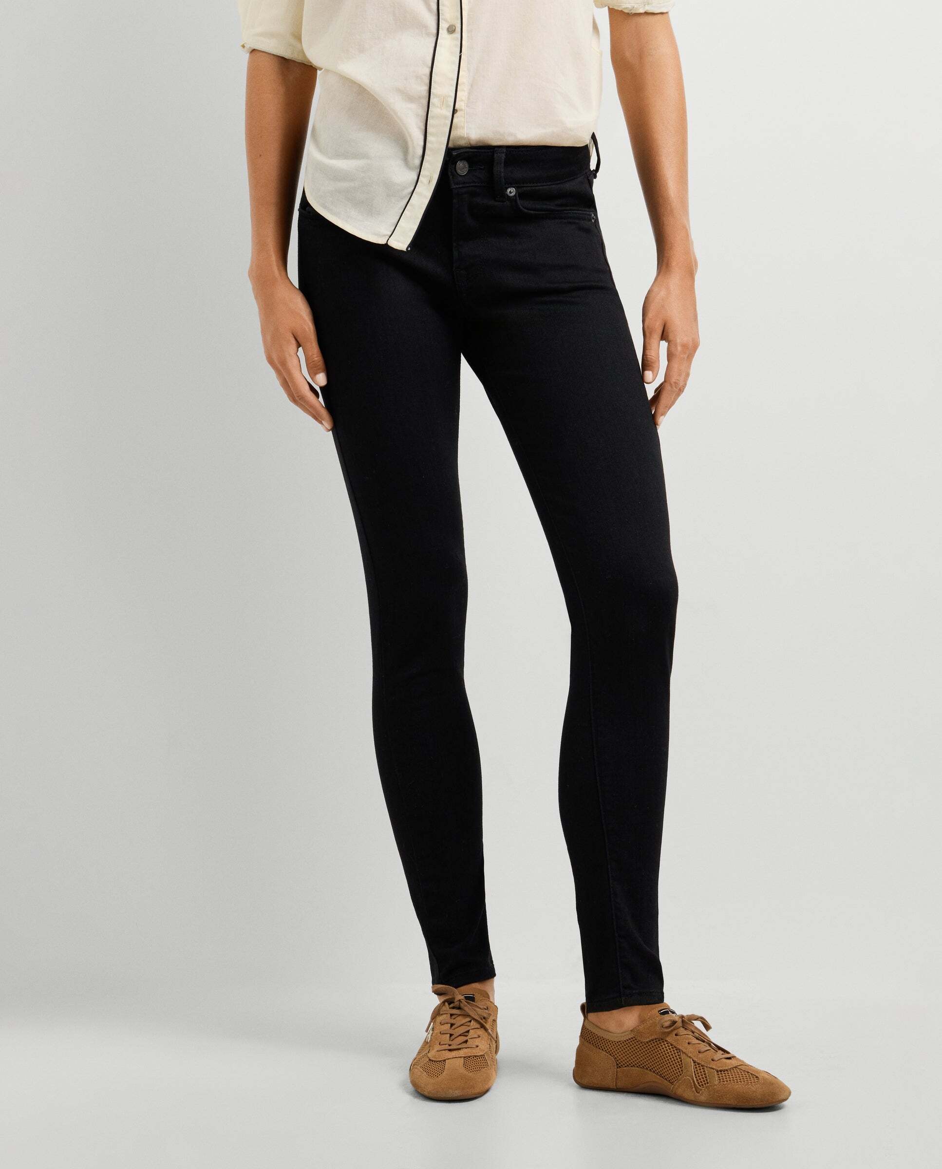 Imagen 0 de Vaquero de mujer fit skinny tiro bajo Negro