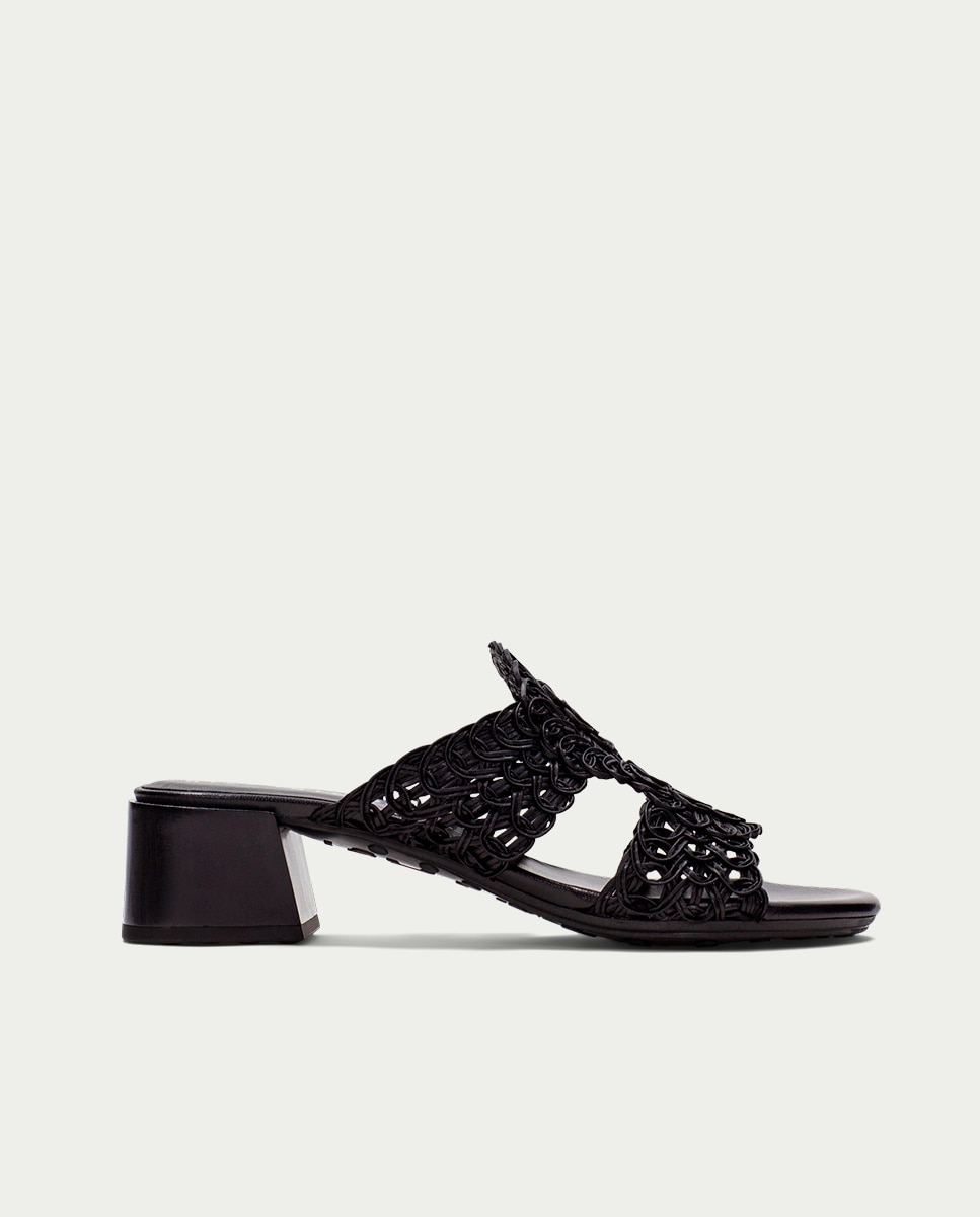 Imagen 0 de Mules con tacón de mujer con diseño floral Negro