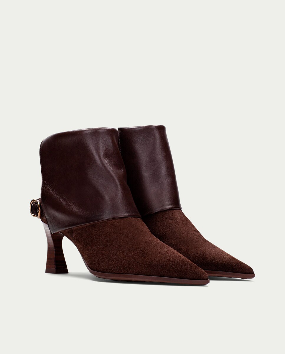 Imagen 2 de Botines de tacón de mujer con solapa y adorno de hebilla - Hispanitas - Marrón Marrón