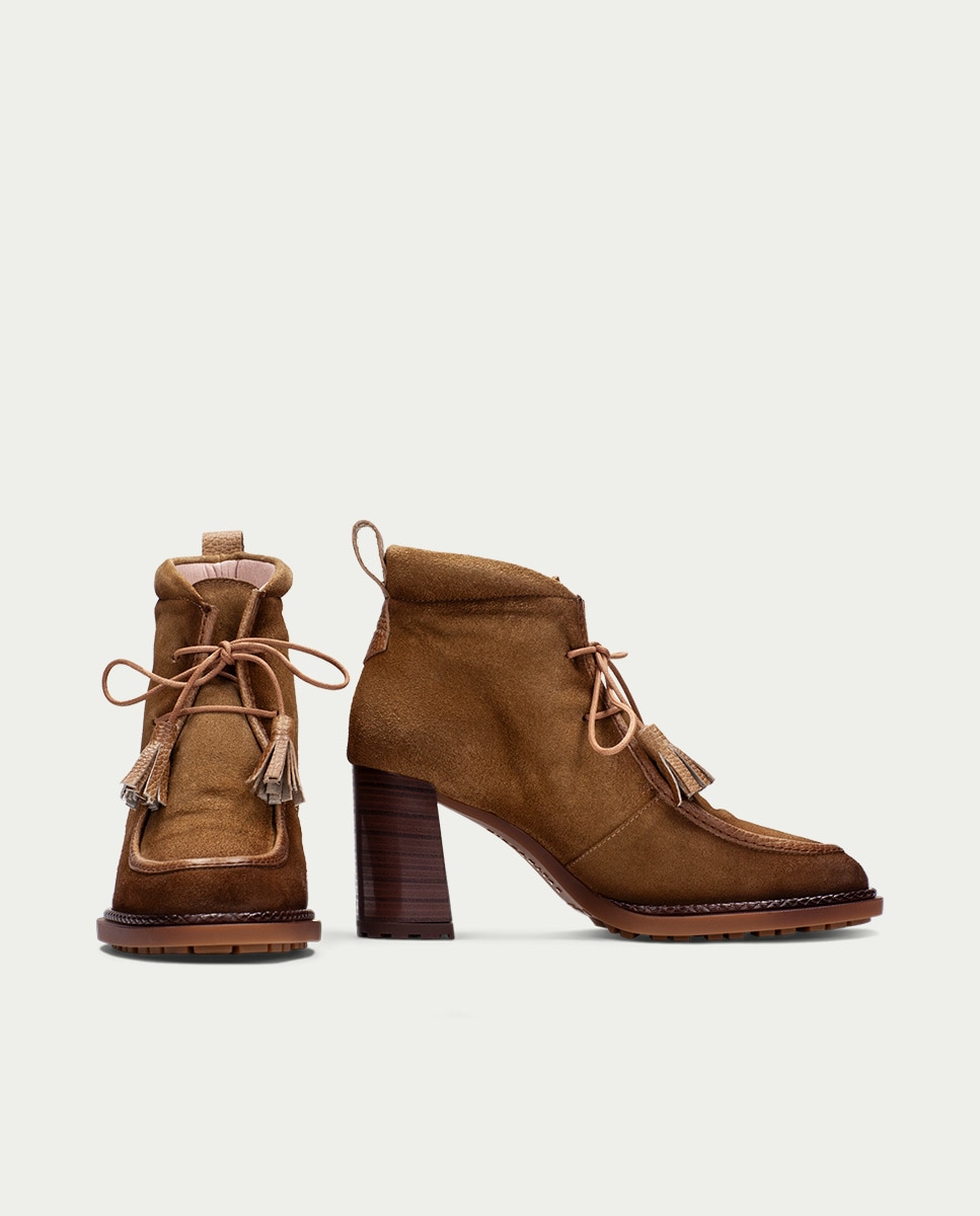 Botines wallabee de mujer con tacón y detalle de borla - Hispanitas - Marrón Marrón-5